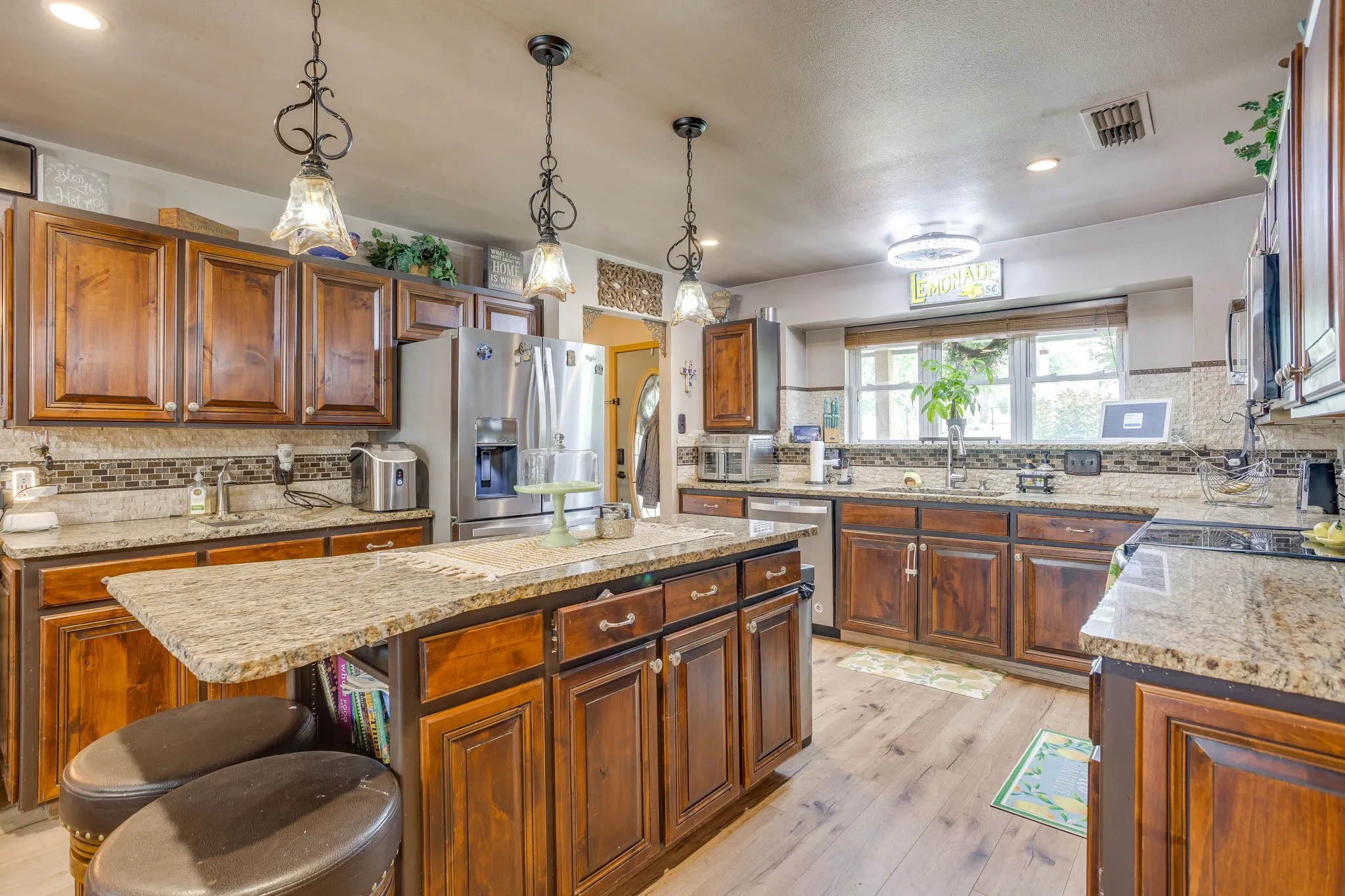 Single Family Residence For Sale in Johnson County , 3914 Redbird Lane, Joshua, Texas 76058, 5 Bedroom, 4 Bathroom, 2 Garage spaces, 3,292 Sqft, built in 1997, mls#21371841, Real Estate Agent in Joshua, Homes For Sale in Johnson county, Homes For Sale in Joshua, Realtor in Joshua Texas, Real Estate Brokerage Independent Realty Texas, Luminita Cordes Realtor