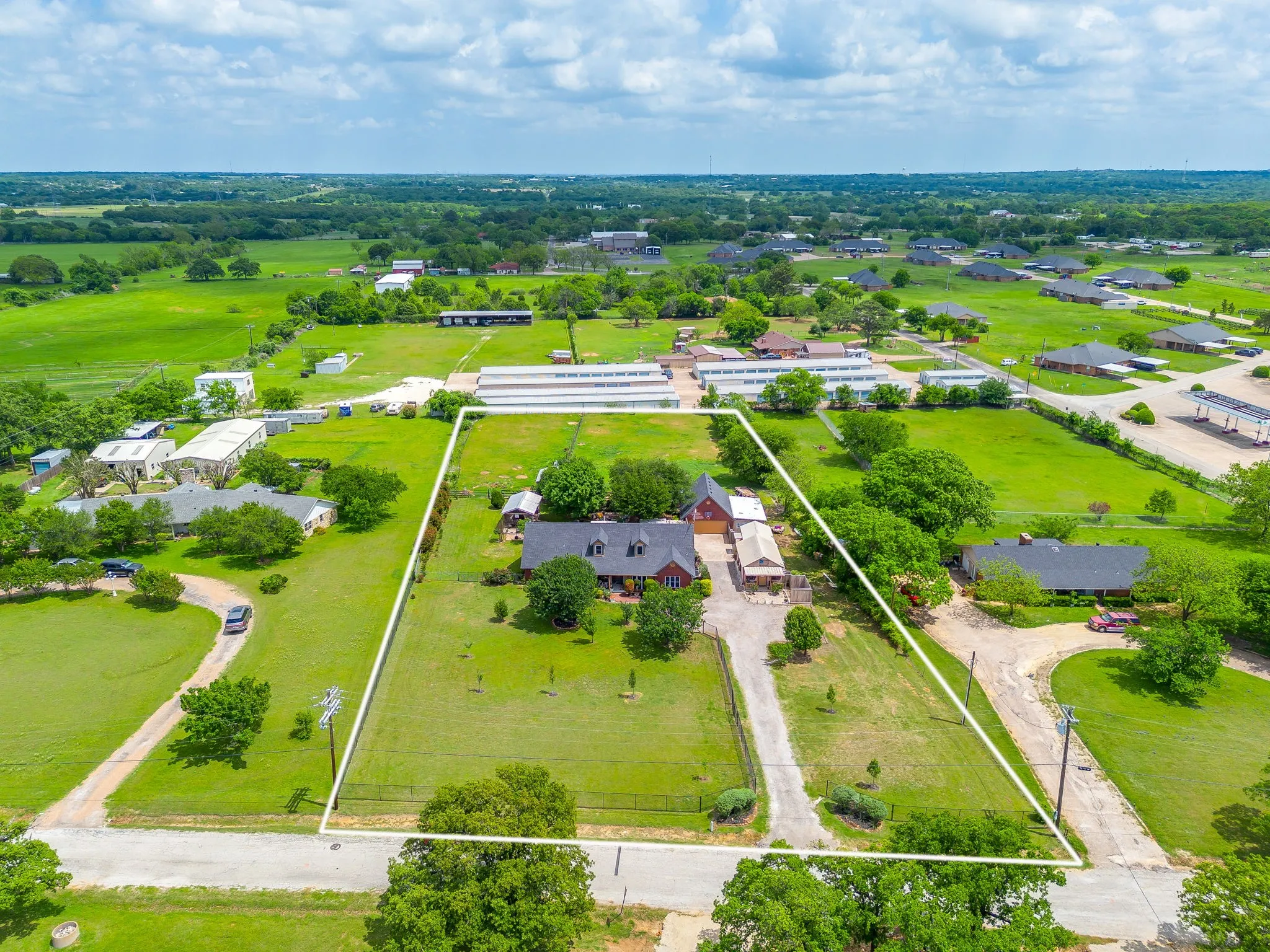 Single Family Residence For Sale in Johnson County , 3914 Redbird Lane, Joshua, Texas 76058, 5 Bedroom, 4 Bathroom, 2 Garage spaces, 3,292 Sqft, built in 1997, mls#21371841, Real Estate Agent in Joshua, Homes For Sale in Johnson county, Homes For Sale in Joshua, Realtor in Joshua Texas, Real Estate Brokerage Independent Realty Texas, Luminita Cordes Realtor