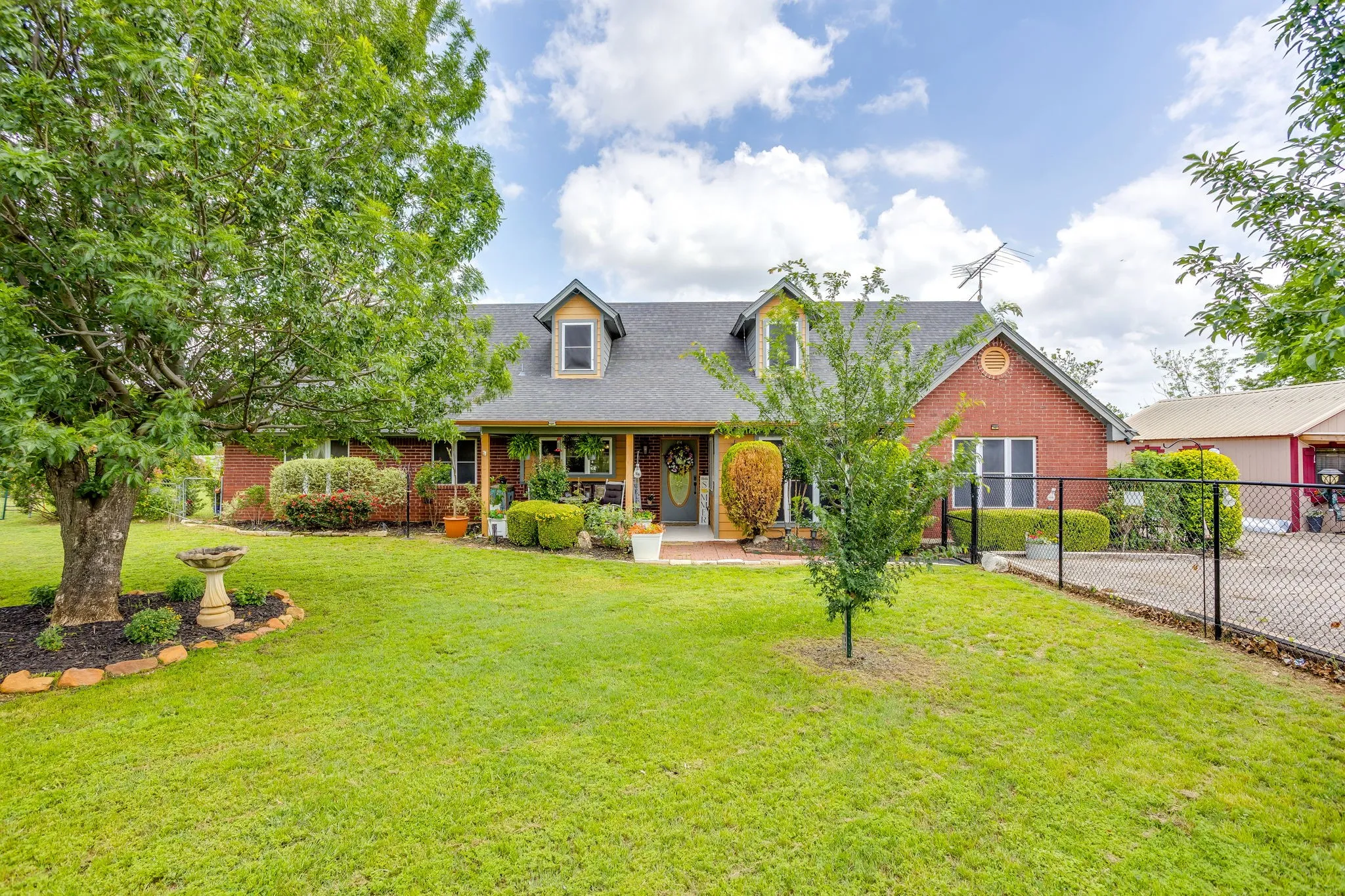 Single Family Residence For Sale in Johnson County , 3914 Redbird Lane, Joshua, Texas 76058, 5 Bedroom, 4 Bathroom, 2 Garage spaces, 3,292 Sqft, built in 1997, mls#21371841, Real Estate Agent in Joshua, Homes For Sale in Johnson county, Homes For Sale in Joshua, Realtor in Joshua Texas, Real Estate Brokerage Independent Realty Texas, Luminita Cordes Realtor
