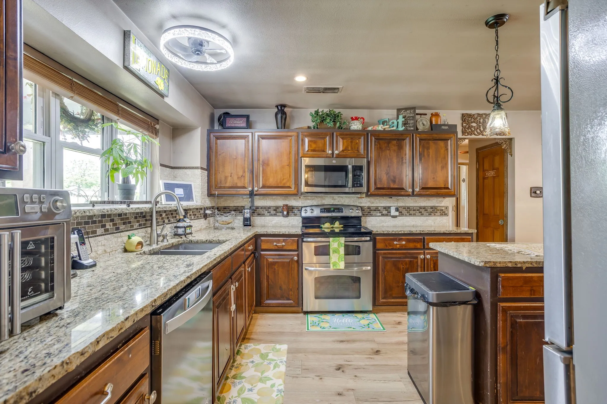 Single Family Residence For Sale in Johnson County , 3914 Redbird Lane, Joshua, Texas 76058, 5 Bedroom, 4 Bathroom, 2 Garage spaces, 3,292 Sqft, built in 1997, mls#21371841, Real Estate Agent in Joshua, Homes For Sale in Johnson county, Homes For Sale in Joshua, Realtor in Joshua Texas, Real Estate Brokerage Independent Realty Texas, Luminita Cordes Realtor