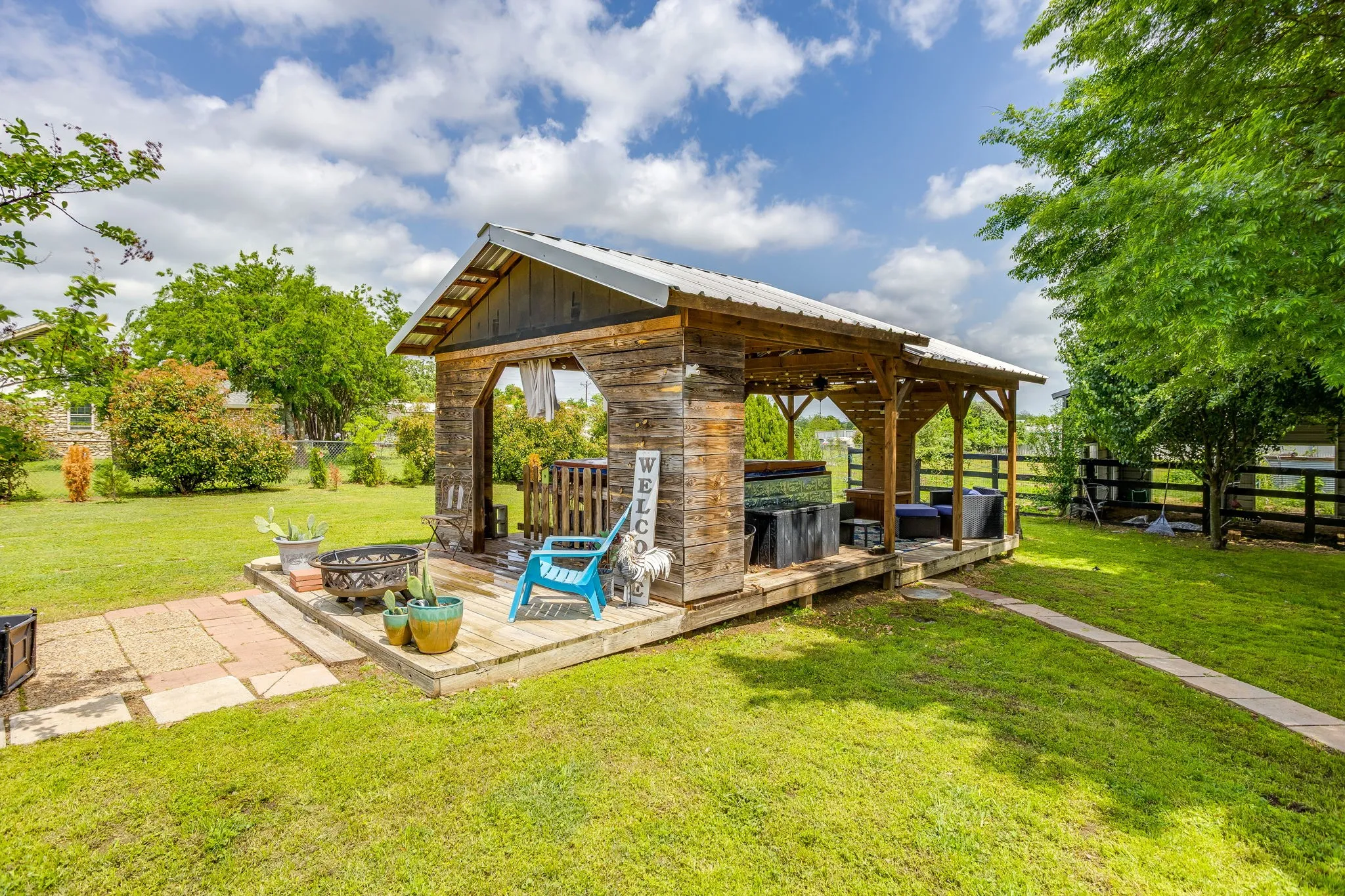 Single Family Residence For Sale in Johnson County , 3914 Redbird Lane, Joshua, Texas 76058, 5 Bedroom, 4 Bathroom, 2 Garage spaces, 3,292 Sqft, built in 1997, mls#21371841, Real Estate Agent in Joshua, Homes For Sale in Johnson county, Homes For Sale in Joshua, Realtor in Joshua Texas, Real Estate Brokerage Independent Realty Texas, Luminita Cordes Realtor