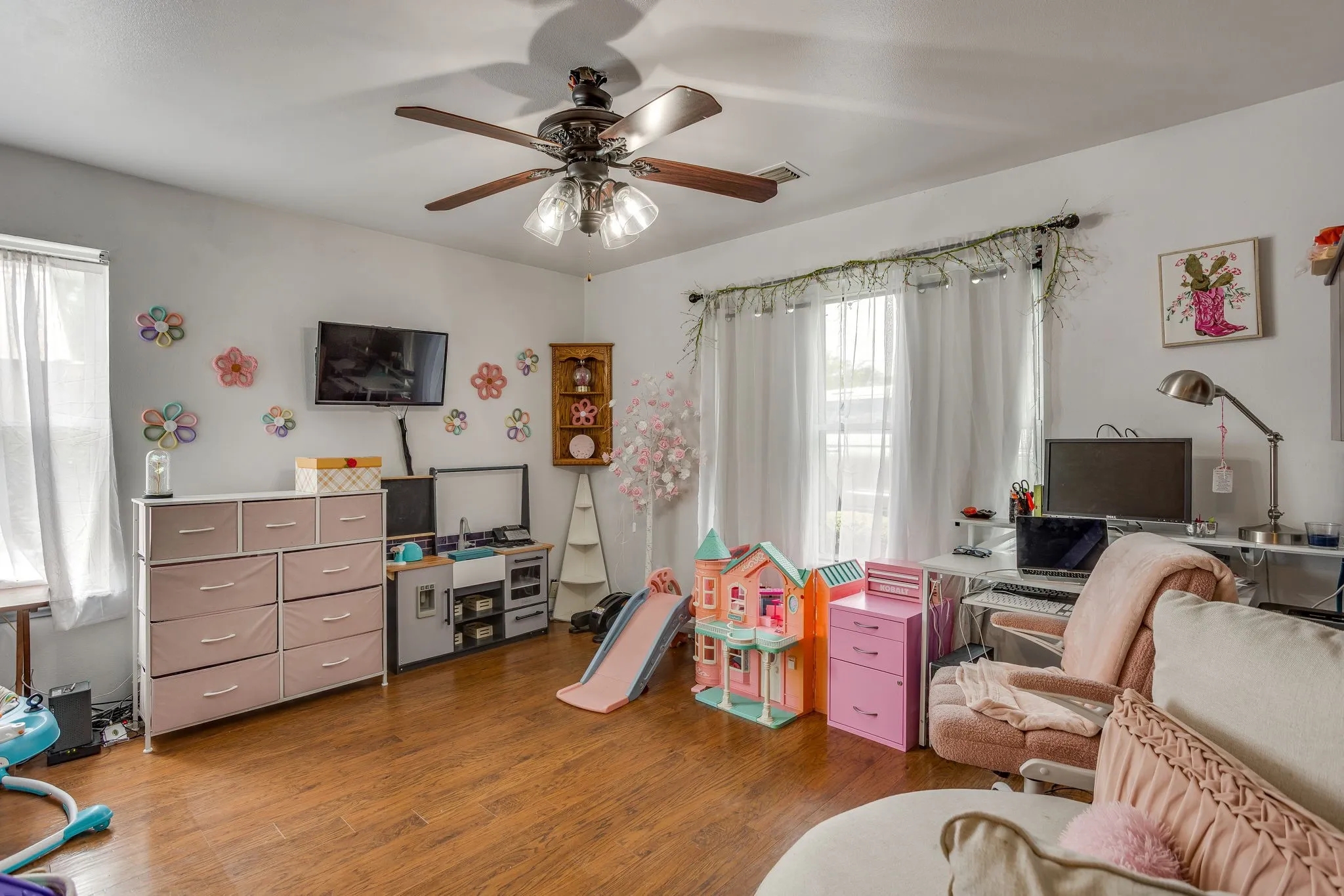 Single Family Residence For Sale in Johnson County , 3914 Redbird Lane, Joshua, Texas 76058, 5 Bedroom, 4 Bathroom, 2 Garage spaces, 3,292 Sqft, built in 1997, mls#21371841, Real Estate Agent in Joshua, Homes For Sale in Johnson county, Homes For Sale in Joshua, Realtor in Joshua Texas, Real Estate Brokerage Independent Realty Texas, Luminita Cordes Realtor