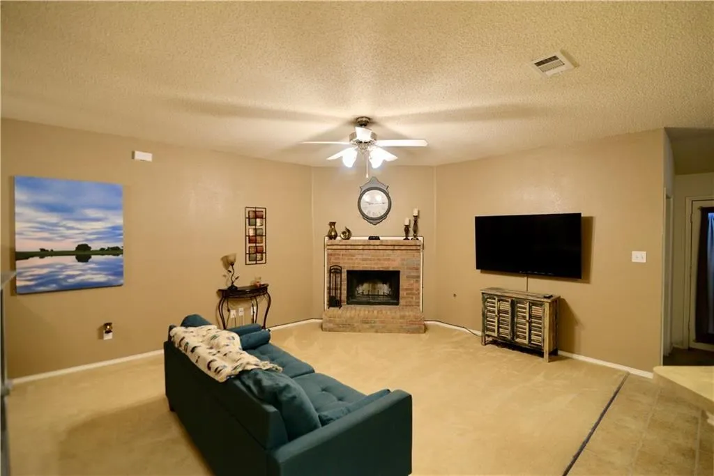 Single Family Residence For Rent in Kaufman County , 602 Diamond Creek Drive, Forney, Texas 75126, 3 Bedroom, 2 Bathroom, 2 Garage spaces, 1,690 Sqft, built in 2004, mls#21378965, Real Estate Agent in Forney, Homes For Rent in Kaufman county, Homes For Rent in Forney, Realtor in Forney Texas, Real Estate Brokerage Independent Realty Texas, Luminita Cordes Realtor