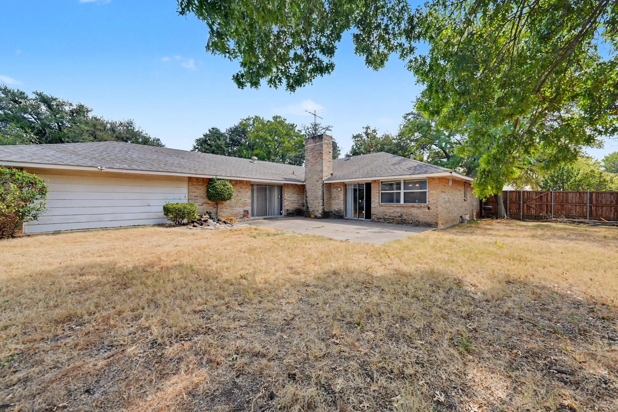 Single Family Residence For Sale in Dallas County , 3917 High Summit Drive, Dallas, Texas 75244, 3 Bedroom, 2 Bathroom, 2 Garage spaces, 2,410 Sqft, built in 1968, mls#21378969, Real Estate Agent in Dallas, Homes For Sale in Dallas county, Homes For Sale in Dallas, Realtor in Dallas Texas, Real Estate Brokerage Independent Realty Texas, Luminita Cordes Realtor