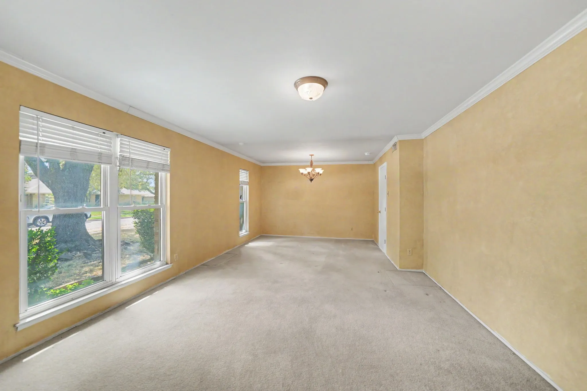 Single Family Residence For Sale in Dallas County , 3917 High Summit Drive, Dallas, Texas 75244, 3 Bedroom, 2 Bathroom, 2 Garage spaces, 2,410 Sqft, built in 1968, mls#21378969, Real Estate Agent in Dallas, Homes For Sale in Dallas county, Homes For Sale in Dallas, Realtor in Dallas Texas, Real Estate Brokerage Independent Realty Texas, Luminita Cordes Realtor