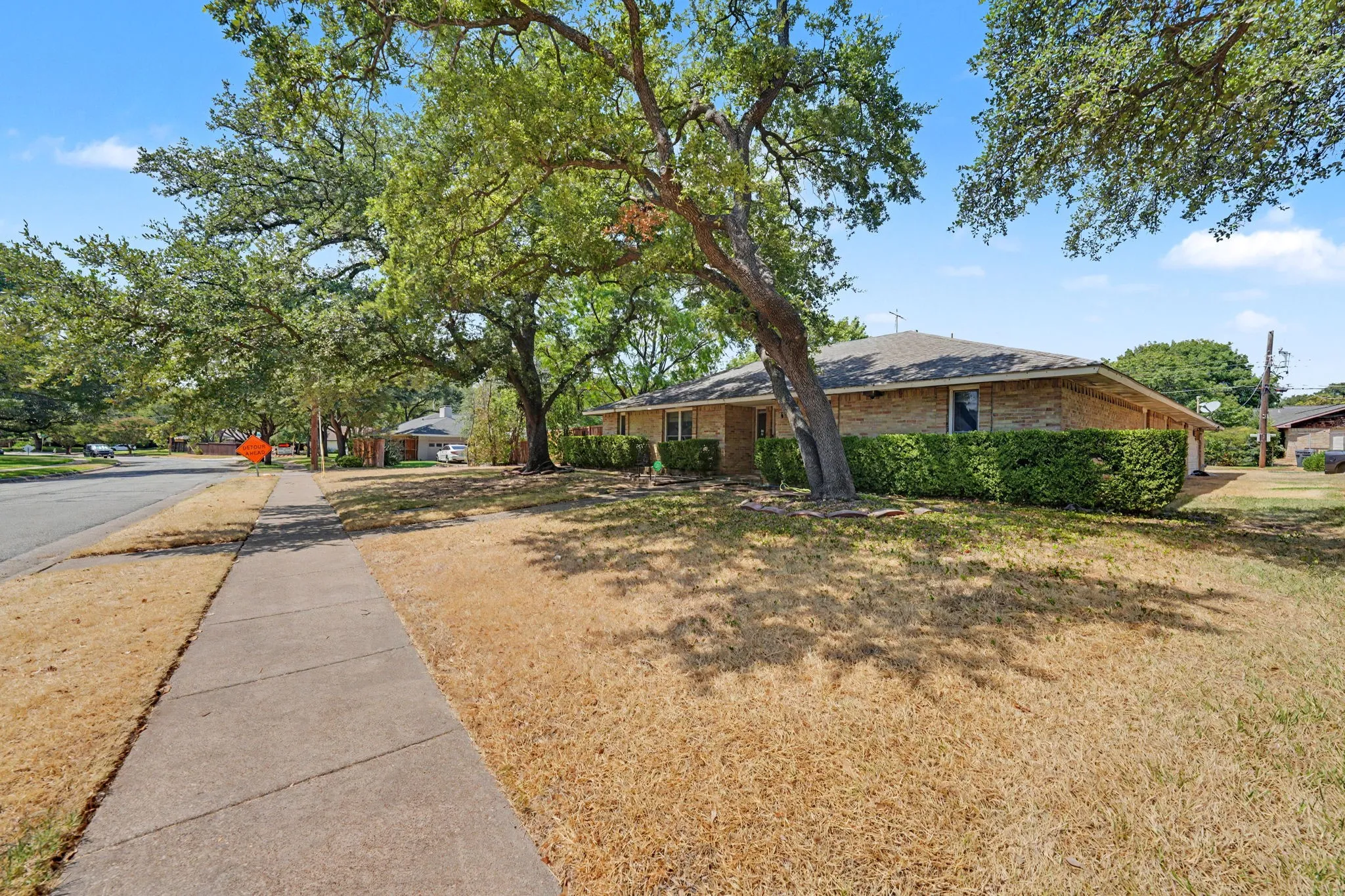 Single Family Residence For Sale in Dallas County , 3917 High Summit Drive, Dallas, Texas 75244, 3 Bedroom, 2 Bathroom, 2 Garage spaces, 2,410 Sqft, built in 1968, mls#21378969, Real Estate Agent in Dallas, Homes For Sale in Dallas county, Homes For Sale in Dallas, Realtor in Dallas Texas, Real Estate Brokerage Independent Realty Texas, Luminita Cordes Realtor