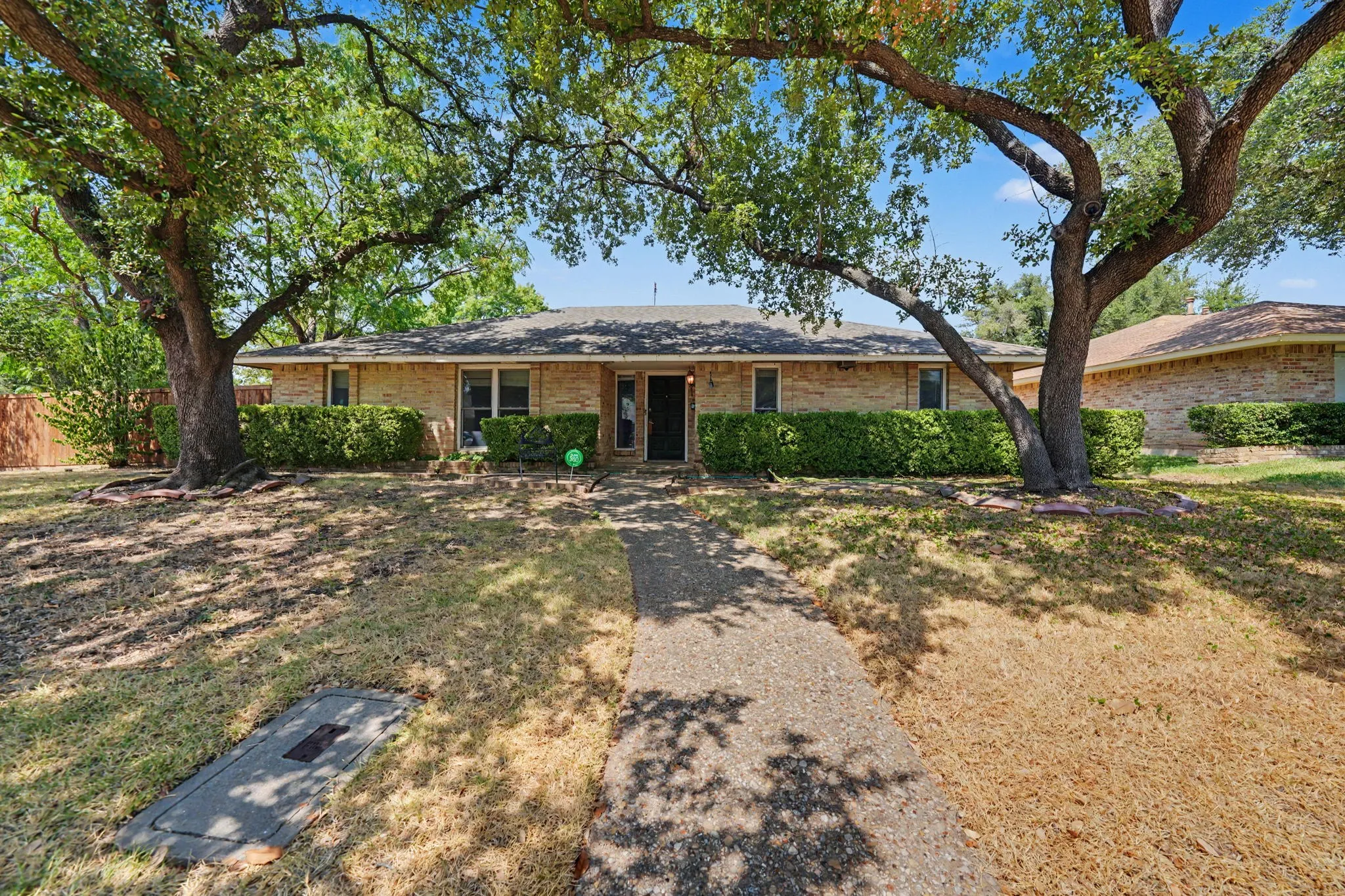 Single Family Residence For Sale in Dallas County , 3917 High Summit Drive, Dallas, Texas 75244, 3 Bedroom, 2 Bathroom, 2 Garage spaces, 2,410 Sqft, built in 1968, mls#21378969, Real Estate Agent in Dallas, Homes For Sale in Dallas county, Homes For Sale in Dallas, Realtor in Dallas Texas, Real Estate Brokerage Independent Realty Texas, Luminita Cordes Realtor