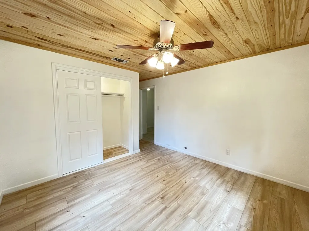 Single Family Residence For Sale in Henderson County , 612 Valle Vista Drive, Athens, Texas 75751, 3 Bedroom, 2 Bathroom, Garage spaces, 1,252 Sqft, built in 1959, mls#21378810, Real Estate Agent in Athens, Homes For Sale in Henderson county, Homes For Sale in Athens, Realtor in Athens Texas, Real Estate Brokerage Independent Realty Texas, Luminita Cordes Realtor