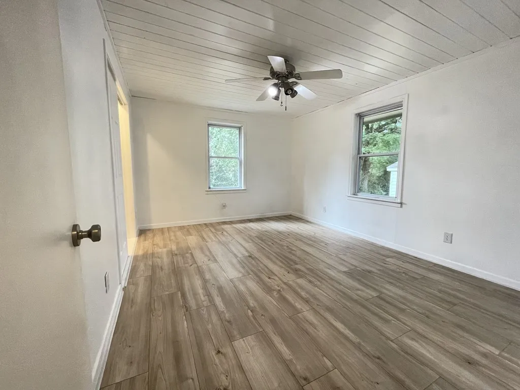 Single Family Residence For Sale in Henderson County , 612 Valle Vista Drive, Athens, Texas 75751, 3 Bedroom, 2 Bathroom, Garage spaces, 1,252 Sqft, built in 1959, mls#21378810, Real Estate Agent in Athens, Homes For Sale in Henderson county, Homes For Sale in Athens, Realtor in Athens Texas, Real Estate Brokerage Independent Realty Texas, Luminita Cordes Realtor