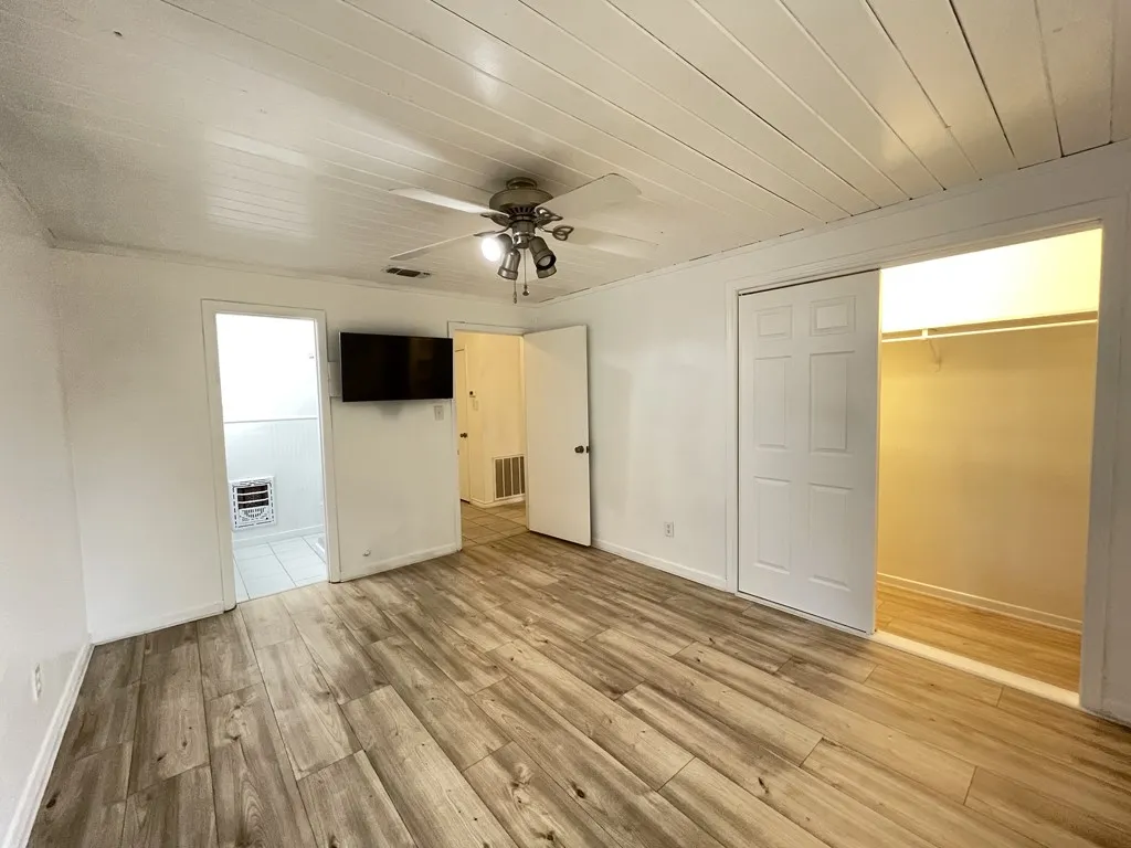 Single Family Residence For Sale in Henderson County , 612 Valle Vista Drive, Athens, Texas 75751, 3 Bedroom, 2 Bathroom, Garage spaces, 1,252 Sqft, built in 1959, mls#21378810, Real Estate Agent in Athens, Homes For Sale in Henderson county, Homes For Sale in Athens, Realtor in Athens Texas, Real Estate Brokerage Independent Realty Texas, Luminita Cordes Realtor