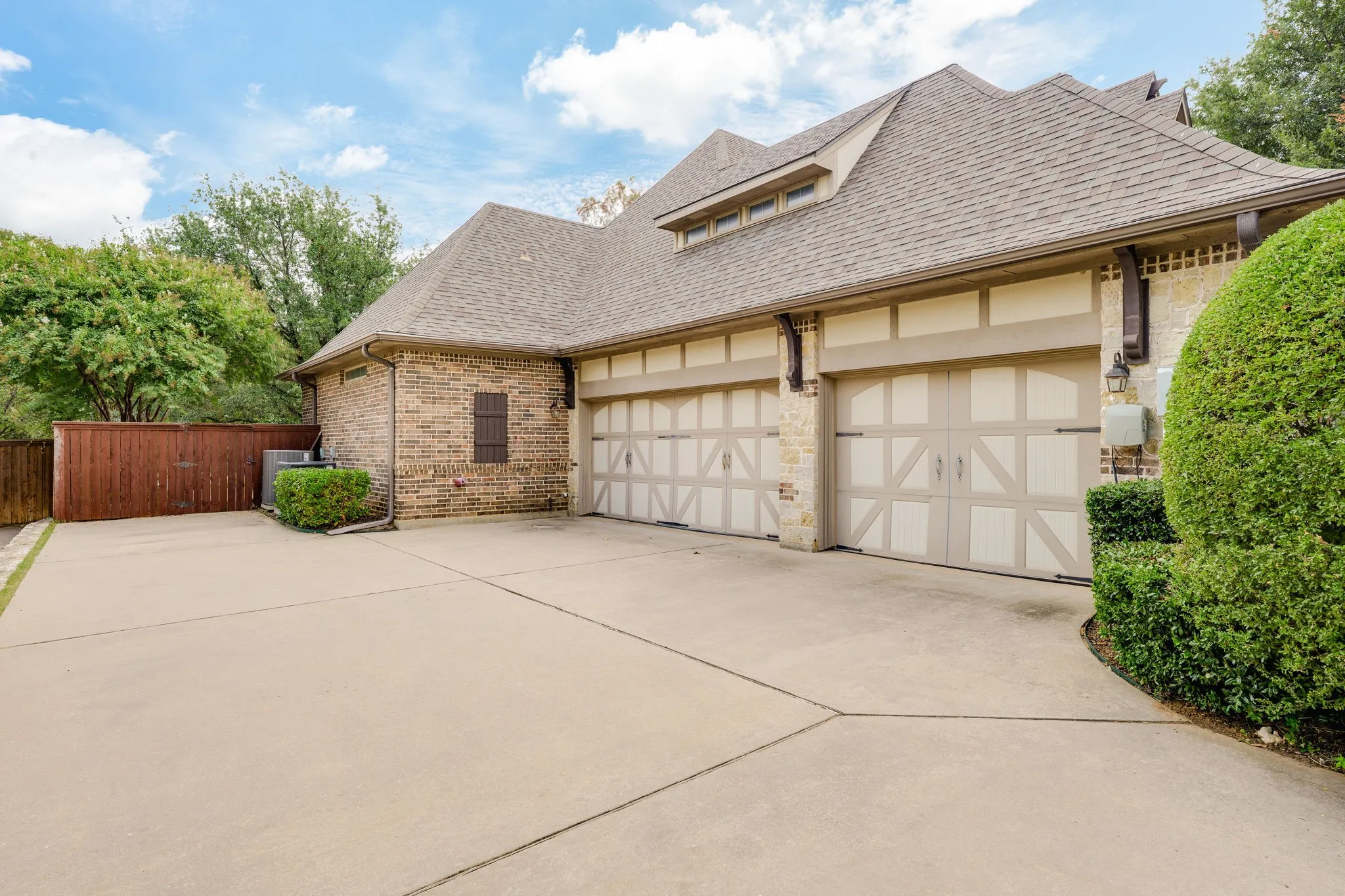Single Family Residence For Sale in Denton County , 3905 Andrew Avenue, Denton, Texas 76210, 4 Bedroom, 4 Bathroom, 3 Garage spaces, 3,972 Sqft, built in 2004, mls#21378971, Real Estate Agent in Denton, Homes For Sale in Denton county, Homes For Sale in Denton, Realtor in Denton Texas, Real Estate Brokerage Independent Realty Texas, Luminita Cordes Realtor
