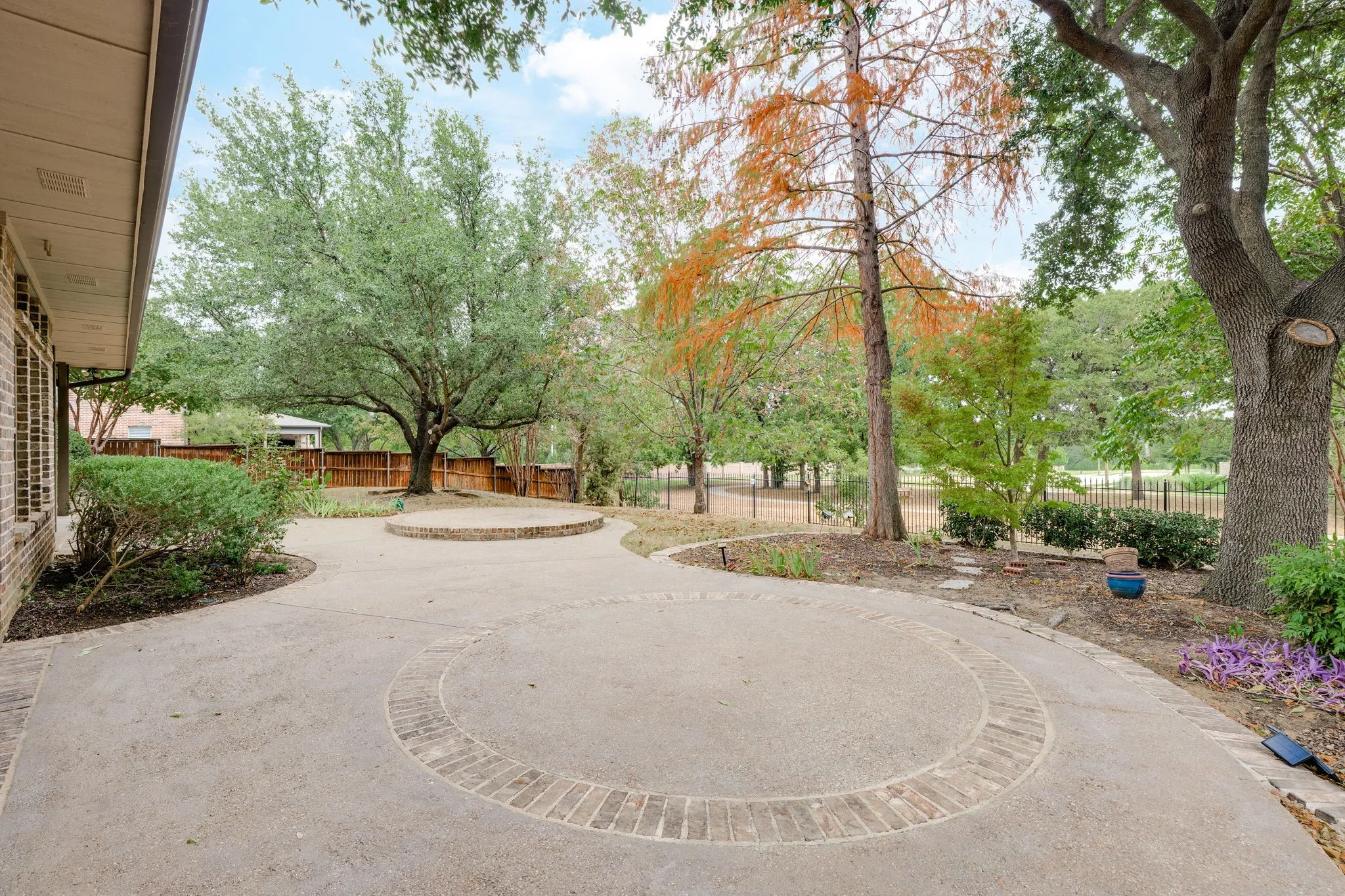 Single Family Residence For Sale in Denton County , 3905 Andrew Avenue, Denton, Texas 76210, 4 Bedroom, 4 Bathroom, 3 Garage spaces, 3,972 Sqft, built in 2004, mls#21378971, Real Estate Agent in Denton, Homes For Sale in Denton county, Homes For Sale in Denton, Realtor in Denton Texas, Real Estate Brokerage Independent Realty Texas, Luminita Cordes Realtor
