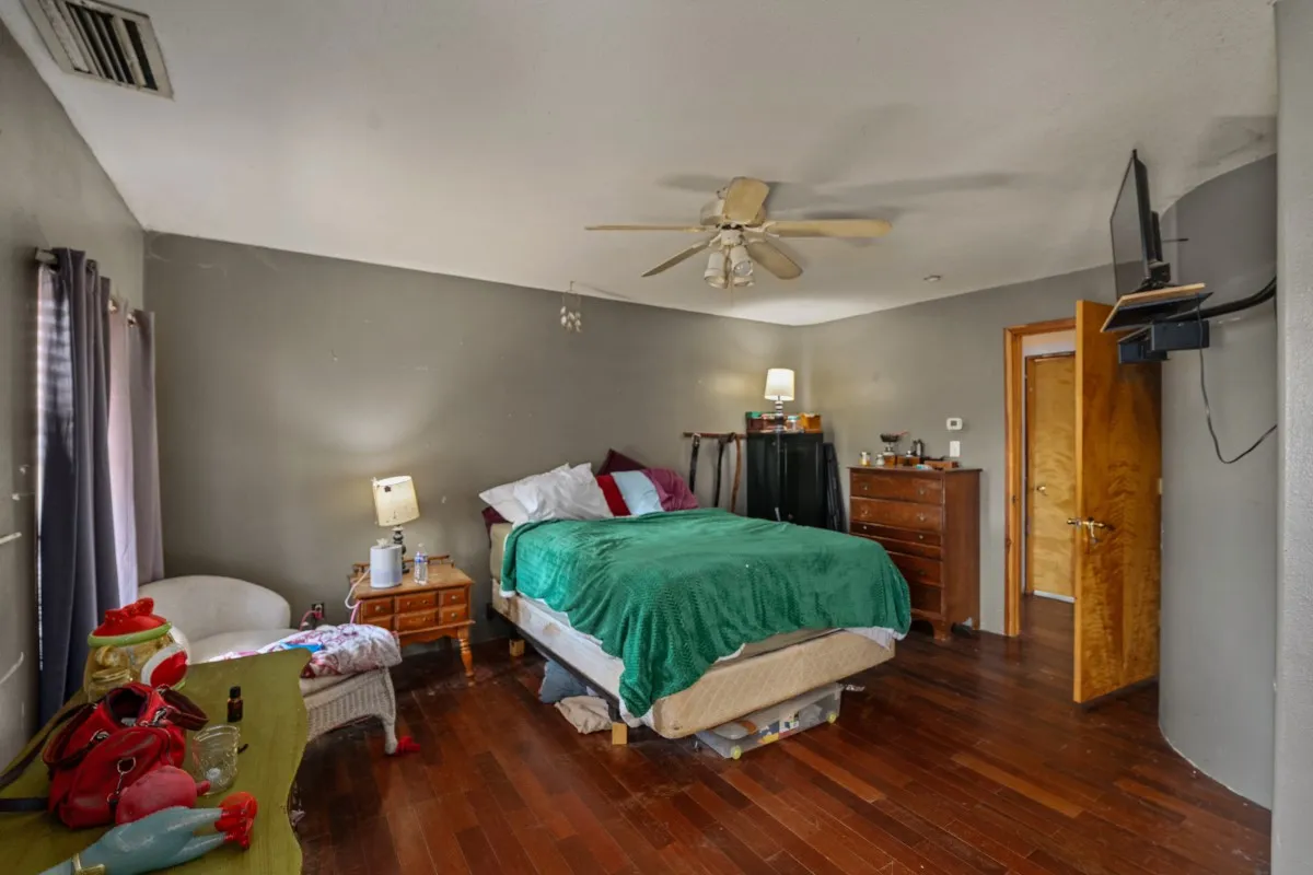 Single Family Residence For Sale in Kaufman County , 5562 Cedar Creek Drive, Kemp, Texas 75143, 4 Bedroom, 3 Bathroom, 4 Garage spaces, 1,980 Sqft, built in 2001, mls#21378881, Real Estate Agent in Kemp, Homes For Sale in Kaufman county, Homes For Sale in Kemp, Realtor in Kemp Texas, Real Estate Brokerage Independent Realty Texas, Luminita Cordes Realtor