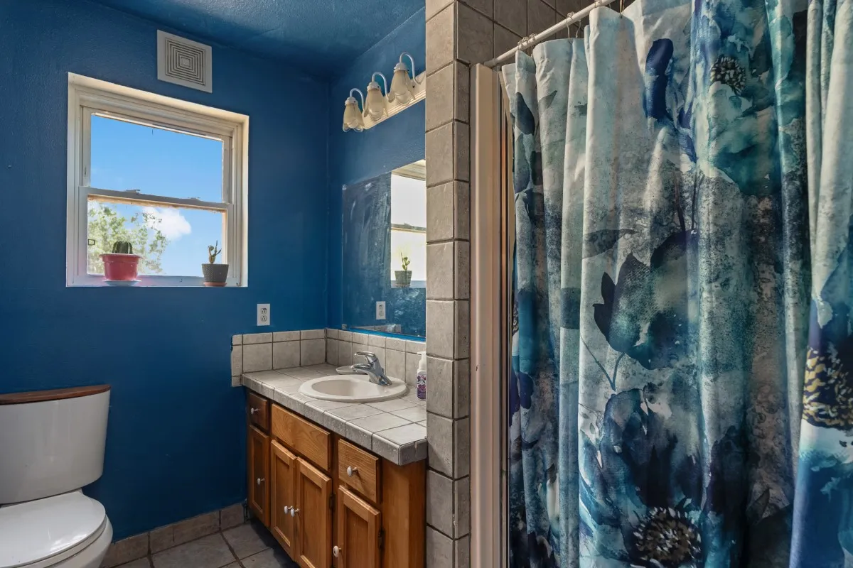 Single Family Residence For Sale in Kaufman County , 5562 Cedar Creek Drive, Kemp, Texas 75143, 4 Bedroom, 3 Bathroom, 4 Garage spaces, 1,980 Sqft, built in 2001, mls#21378881, Real Estate Agent in Kemp, Homes For Sale in Kaufman county, Homes For Sale in Kemp, Realtor in Kemp Texas, Real Estate Brokerage Independent Realty Texas, Luminita Cordes Realtor