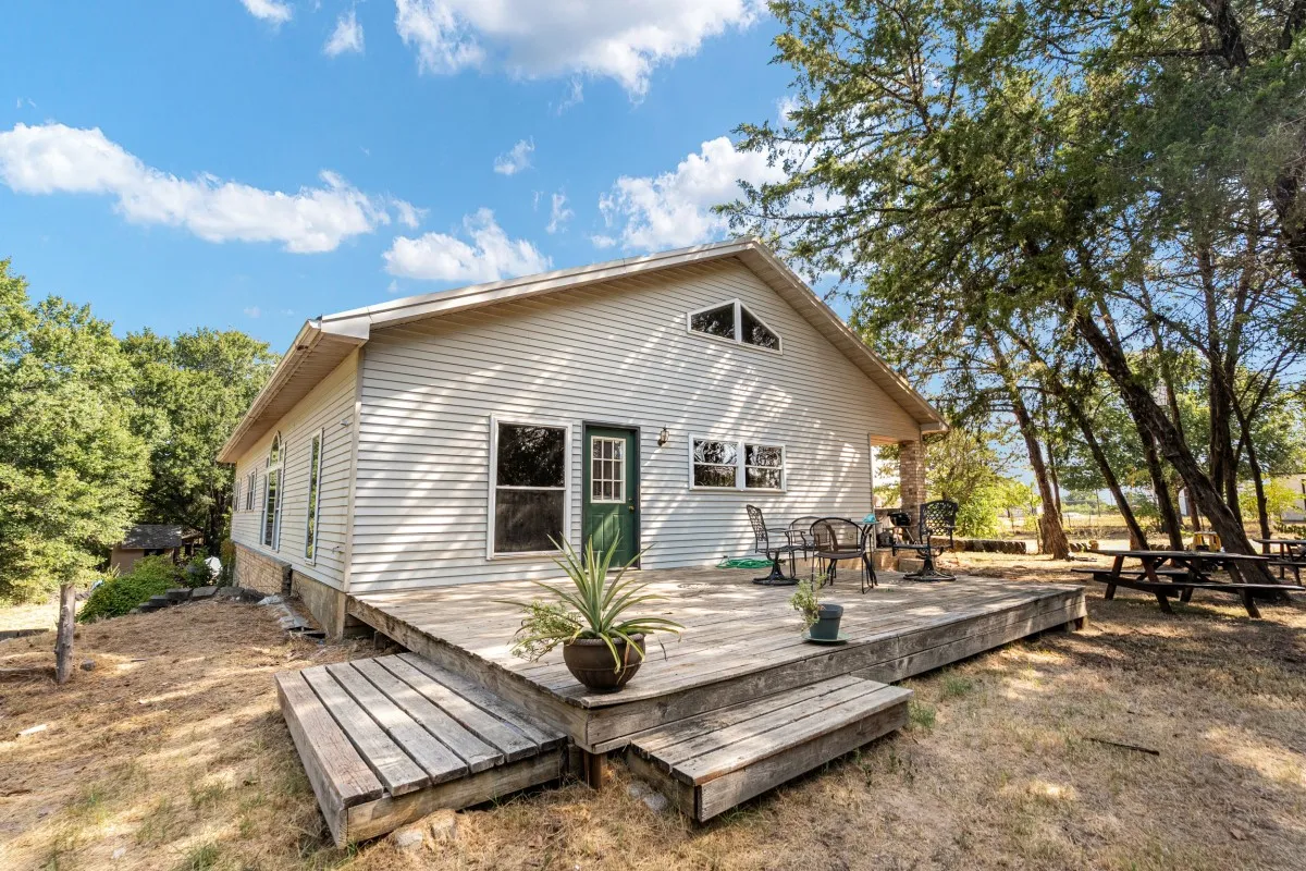 Single Family Residence For Sale in Kaufman County , 5562 Cedar Creek Drive, Kemp, Texas 75143, 4 Bedroom, 3 Bathroom, 4 Garage spaces, 1,980 Sqft, built in 2001, mls#21378881, Real Estate Agent in Kemp, Homes For Sale in Kaufman county, Homes For Sale in Kemp, Realtor in Kemp Texas, Real Estate Brokerage Independent Realty Texas, Luminita Cordes Realtor