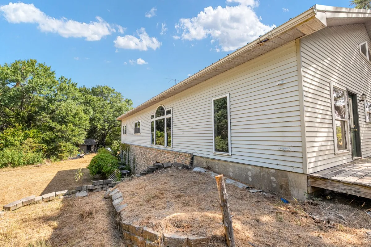 Single Family Residence For Sale in Kaufman County , 5562 Cedar Creek Drive, Kemp, Texas 75143, 4 Bedroom, 3 Bathroom, 4 Garage spaces, 1,980 Sqft, built in 2001, mls#21378881, Real Estate Agent in Kemp, Homes For Sale in Kaufman county, Homes For Sale in Kemp, Realtor in Kemp Texas, Real Estate Brokerage Independent Realty Texas, Luminita Cordes Realtor