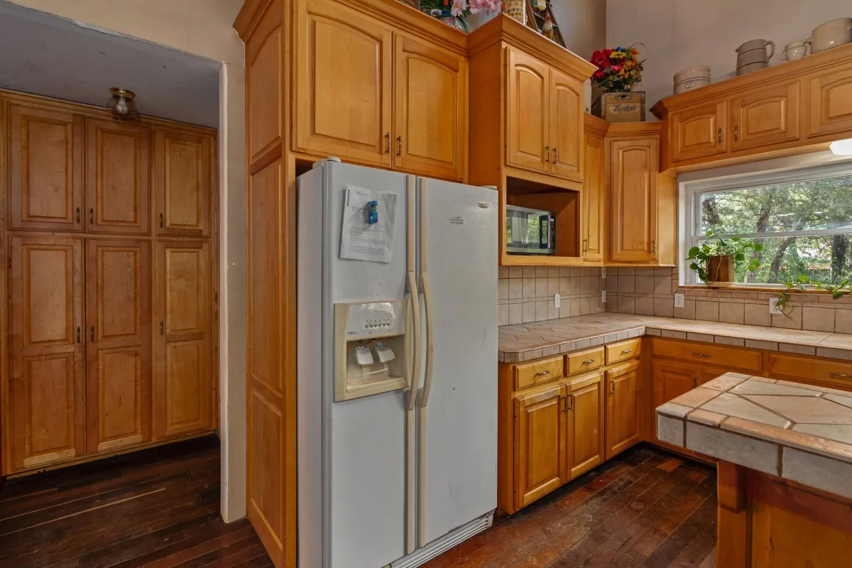 Single Family Residence For Sale in Kaufman County , 5562 Cedar Creek Drive, Kemp, Texas 75143, 4 Bedroom, 3 Bathroom, 4 Garage spaces, 1,980 Sqft, built in 2001, mls#21378881, Real Estate Agent in Kemp, Homes For Sale in Kaufman county, Homes For Sale in Kemp, Realtor in Kemp Texas, Real Estate Brokerage Independent Realty Texas, Luminita Cordes Realtor