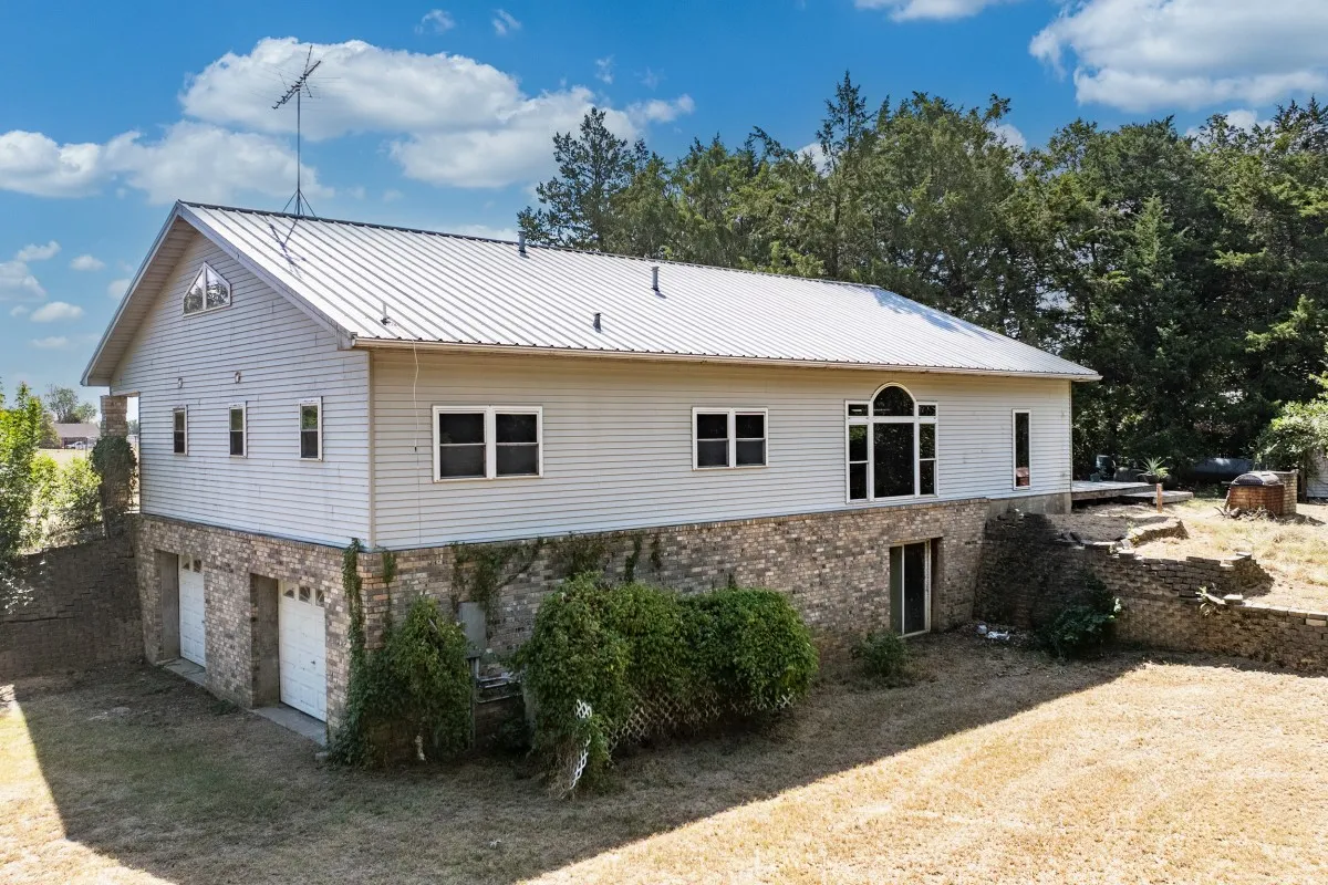 Single Family Residence For Sale in Kaufman County , 5562 Cedar Creek Drive, Kemp, Texas 75143, 4 Bedroom, 3 Bathroom, 4 Garage spaces, 1,980 Sqft, built in 2001, mls#21378881, Real Estate Agent in Kemp, Homes For Sale in Kaufman county, Homes For Sale in Kemp, Realtor in Kemp Texas, Real Estate Brokerage Independent Realty Texas, Luminita Cordes Realtor