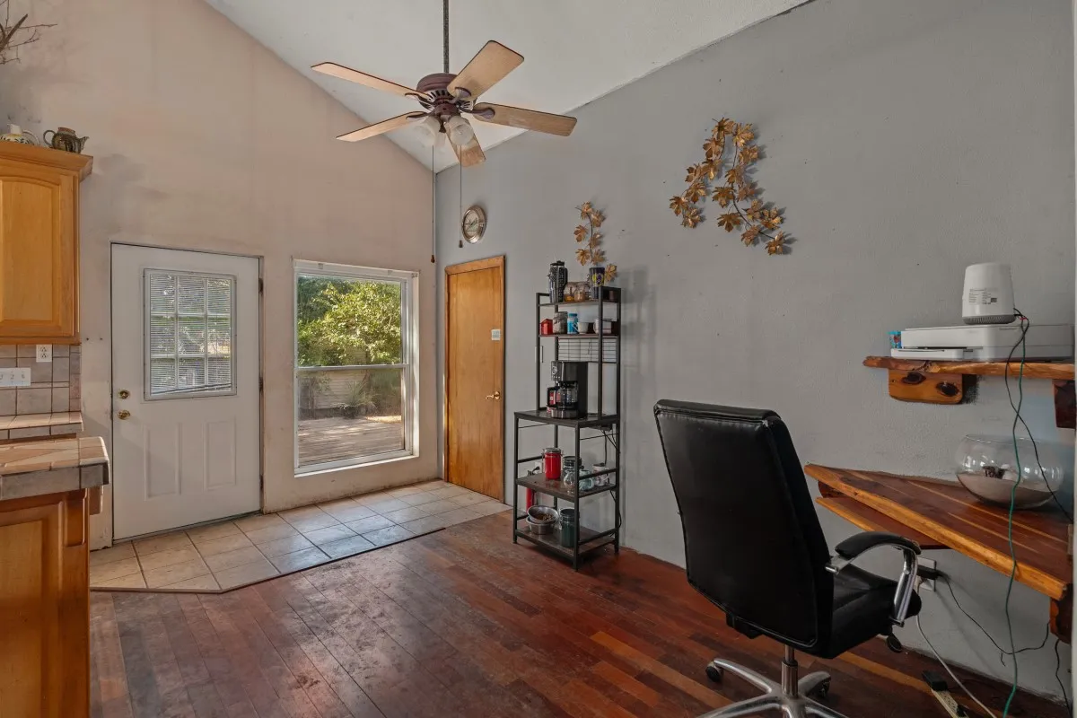 Single Family Residence For Sale in Kaufman County , 5562 Cedar Creek Drive, Kemp, Texas 75143, 4 Bedroom, 3 Bathroom, 4 Garage spaces, 1,980 Sqft, built in 2001, mls#21378881, Real Estate Agent in Kemp, Homes For Sale in Kaufman county, Homes For Sale in Kemp, Realtor in Kemp Texas, Real Estate Brokerage Independent Realty Texas, Luminita Cordes Realtor