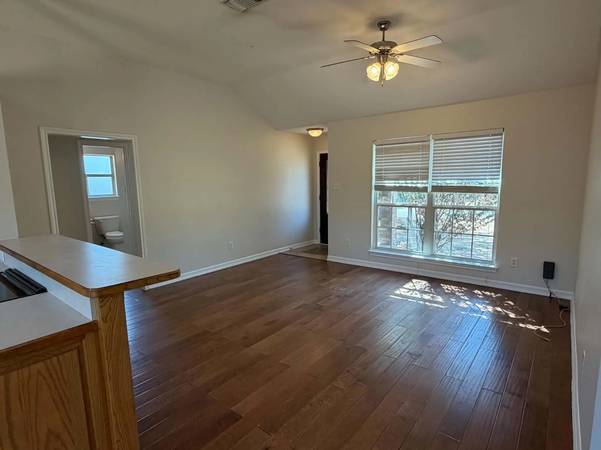 Single Family Residence For Sale in Erath County , 1231 W Hyman Street, Stephenville, Texas 76401, 3 Bedroom, 2 Bathroom, 4 Garage spaces, 1,252 Sqft, built in 2007, mls#21376650, Real Estate Agent in Stephenville, Homes For Sale in Erath county, Homes For Sale in Stephenville, Realtor in Stephenville Texas, Real Estate Brokerage Independent Realty Texas, Luminita Cordes Realtor