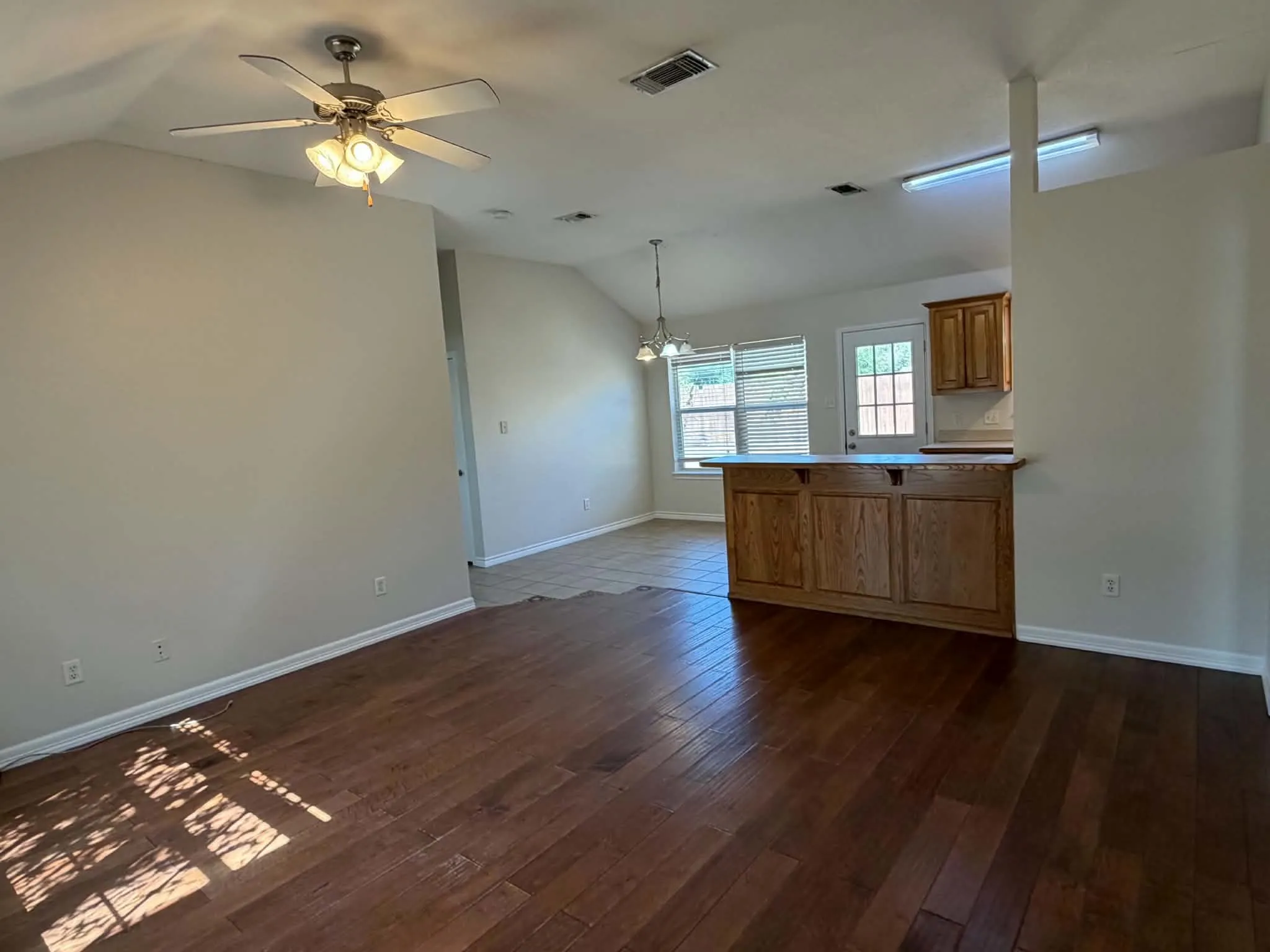 Single Family Residence For Sale in Erath County , 1231 W Hyman Street, Stephenville, Texas 76401, 3 Bedroom, 2 Bathroom, 4 Garage spaces, 1,252 Sqft, built in 2007, mls#21376650, Real Estate Agent in Stephenville, Homes For Sale in Erath county, Homes For Sale in Stephenville, Realtor in Stephenville Texas, Real Estate Brokerage Independent Realty Texas, Luminita Cordes Realtor