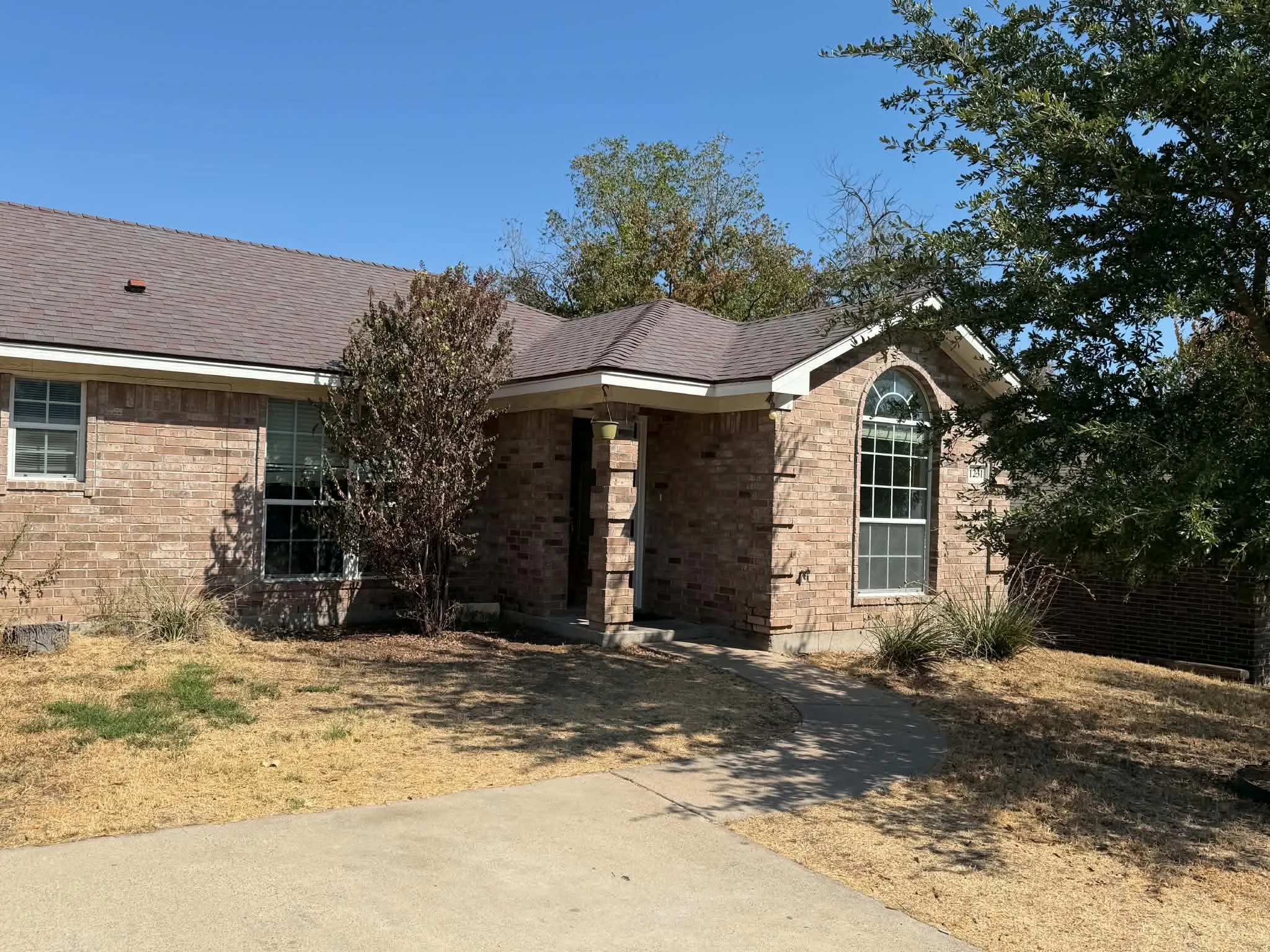 Single Family Residence For Sale in Erath County , 1231 W Hyman Street, Stephenville, Texas 76401, 3 Bedroom, 2 Bathroom, 4 Garage spaces, 1,252 Sqft, built in 2007, mls#21376650, Real Estate Agent in Stephenville, Homes For Sale in Erath county, Homes For Sale in Stephenville, Realtor in Stephenville Texas, Real Estate Brokerage Independent Realty Texas, Luminita Cordes Realtor