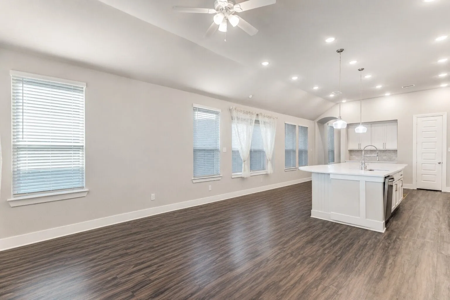 Single Family Residence For Sale in Denton County , 1904 Dappled Grey Avenue, Aubrey, Texas 76227, 3 Bedroom, 3 Bathroom, 2 Garage spaces, 1,972 Sqft, built in 2022, mls#21378973, Real Estate Agent in Aubrey, Homes For Sale in Denton county, Homes For Sale in Aubrey, Realtor in Aubrey Texas, Real Estate Brokerage Independent Realty Texas, Luminita Cordes Realtor