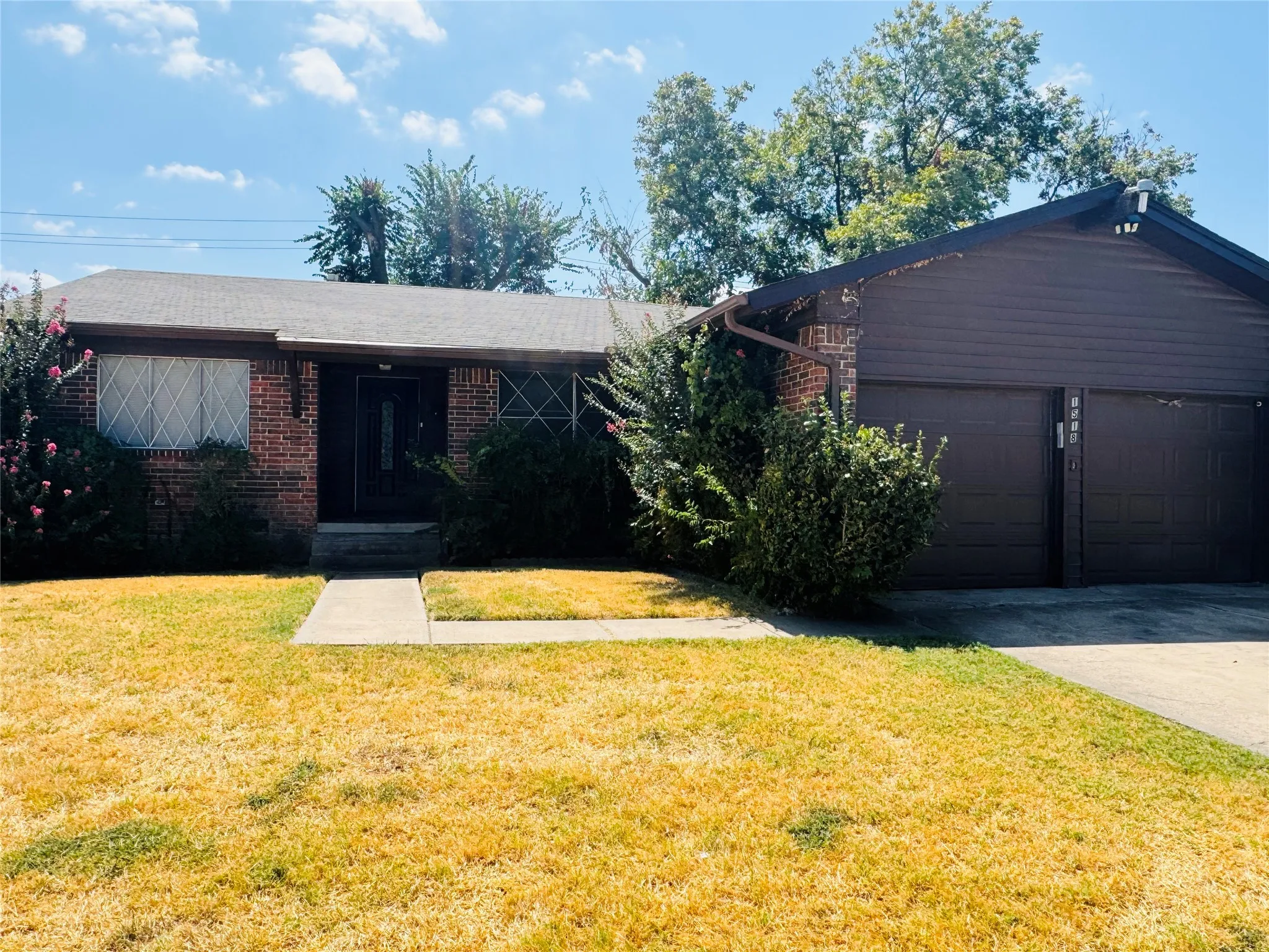 Single Family Residence For Rent in Dallas County , 1518 Carroll Drive, Garland, Texas 75041, 3 Bedroom, 2 Bathroom, 2 Garage spaces, 1,859 Sqft, built in 1968, mls#21378797, Real Estate Agent in Garland, Homes For Rent in Dallas county, Homes For Rent in Garland, Realtor in Garland Texas, Real Estate Brokerage Independent Realty Texas, Luminita Cordes Realtor