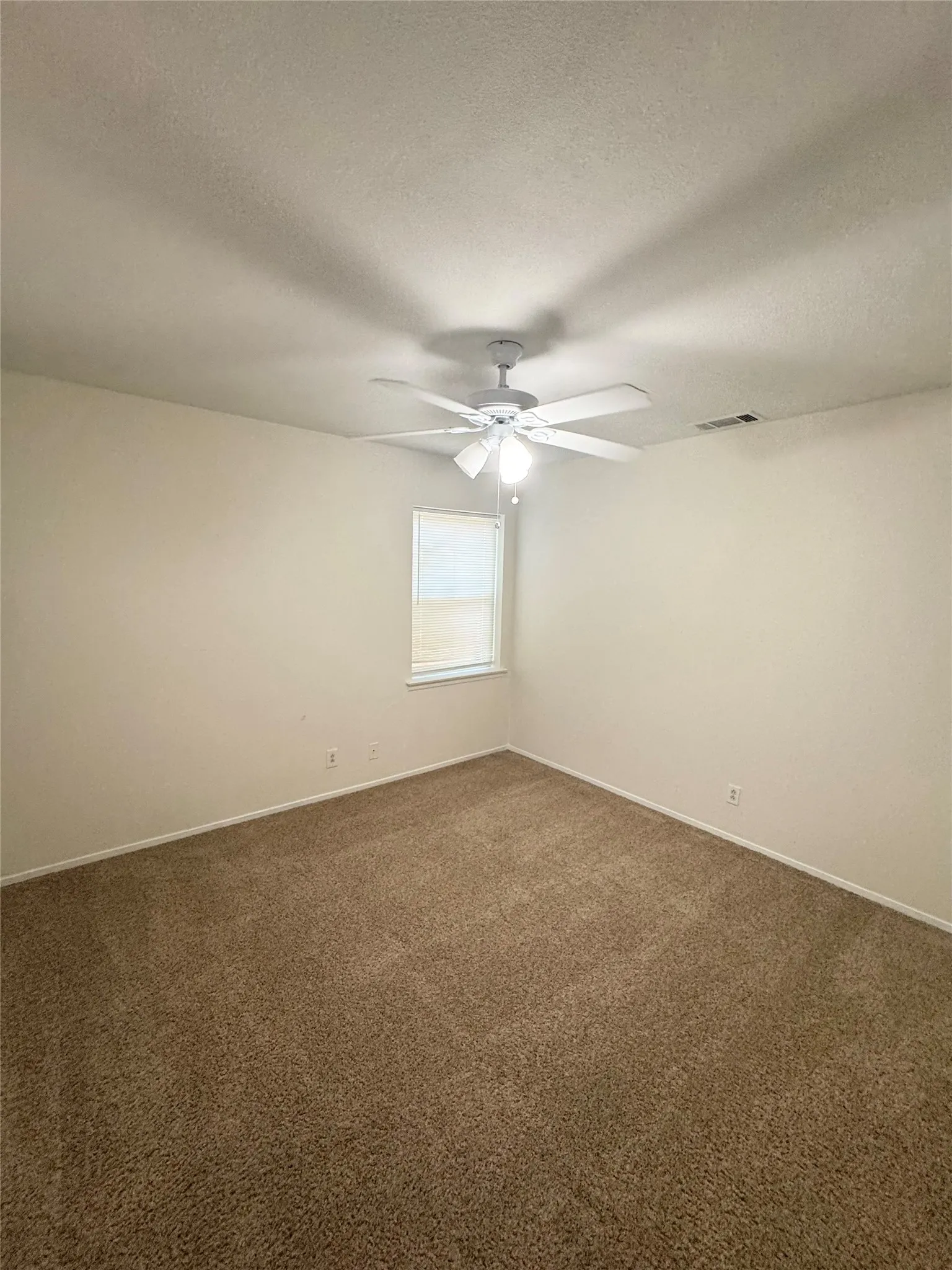 Single Family Residence For Rent in Dallas County , 1518 Carroll Drive, Garland, Texas 75041, 3 Bedroom, 2 Bathroom, 2 Garage spaces, 1,859 Sqft, built in 1968, mls#21378797, Real Estate Agent in Garland, Homes For Rent in Dallas county, Homes For Rent in Garland, Realtor in Garland Texas, Real Estate Brokerage Independent Realty Texas, Luminita Cordes Realtor