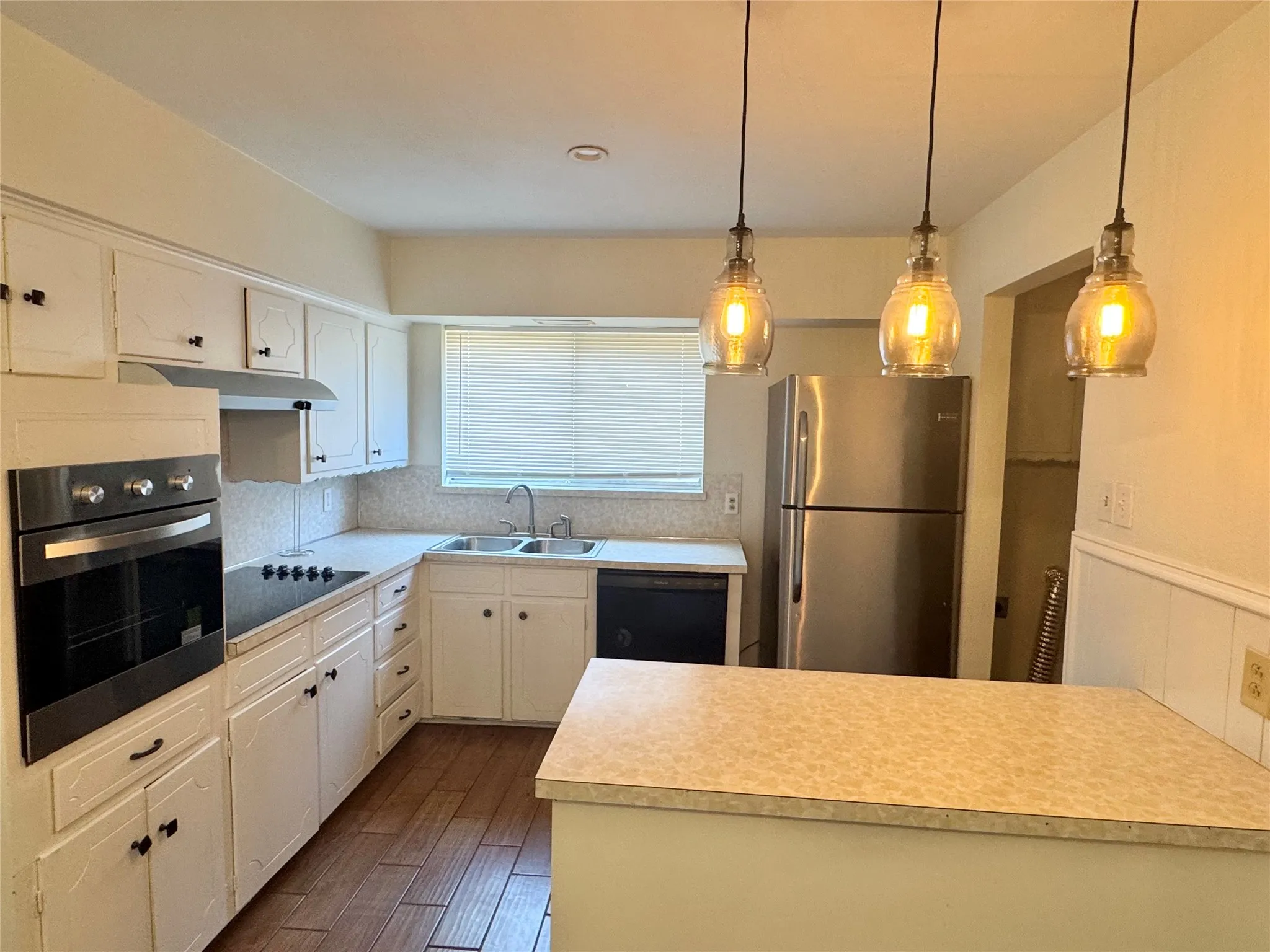 Single Family Residence For Rent in Dallas County , 1518 Carroll Drive, Garland, Texas 75041, 3 Bedroom, 2 Bathroom, 2 Garage spaces, 1,859 Sqft, built in 1968, mls#21378797, Real Estate Agent in Garland, Homes For Rent in Dallas county, Homes For Rent in Garland, Realtor in Garland Texas, Real Estate Brokerage Independent Realty Texas, Luminita Cordes Realtor