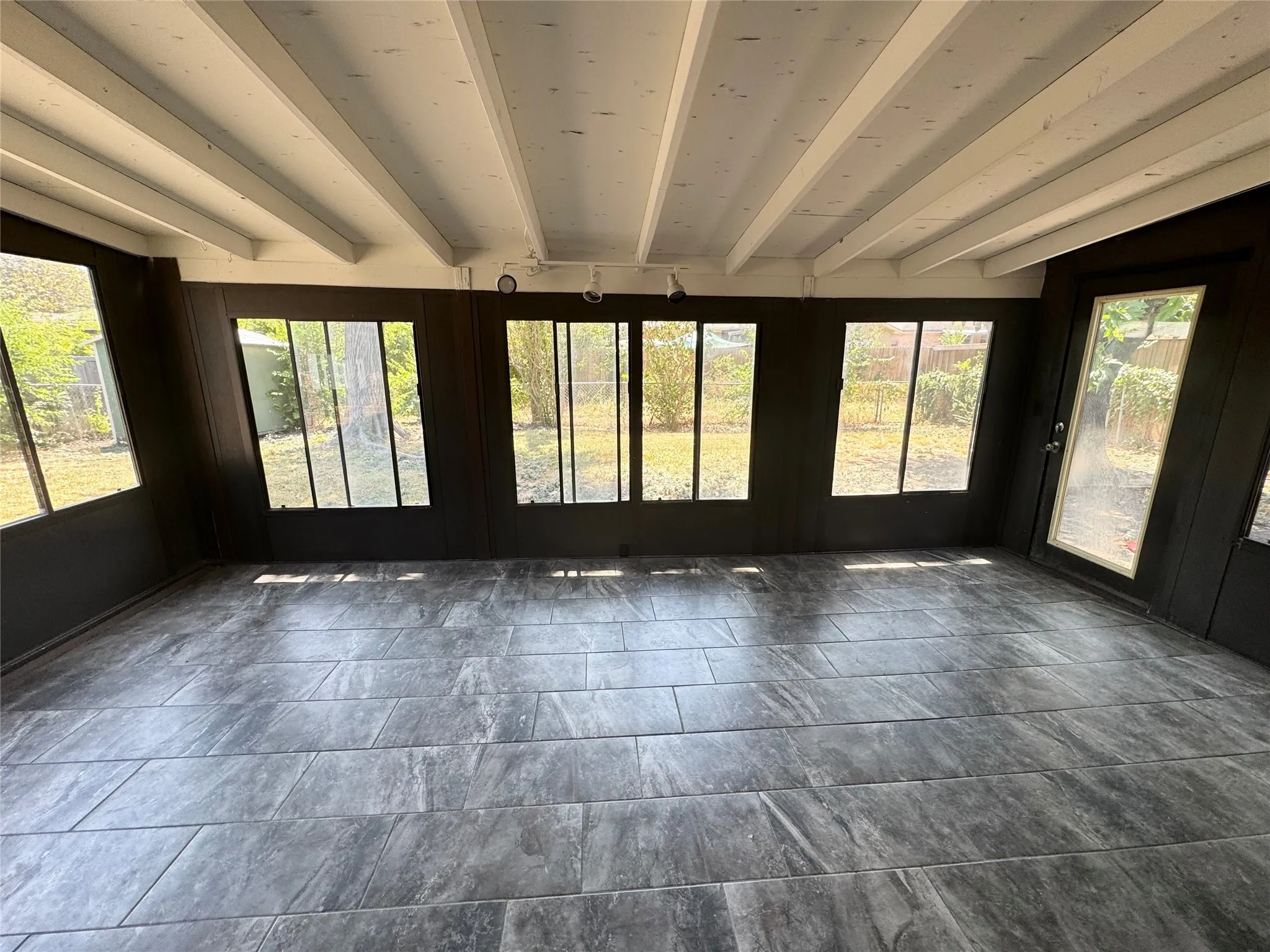 Single Family Residence For Rent in Dallas County , 1518 Carroll Drive, Garland, Texas 75041, 3 Bedroom, 2 Bathroom, 2 Garage spaces, 1,859 Sqft, built in 1968, mls#21378797, Real Estate Agent in Garland, Homes For Rent in Dallas county, Homes For Rent in Garland, Realtor in Garland Texas, Real Estate Brokerage Independent Realty Texas, Luminita Cordes Realtor