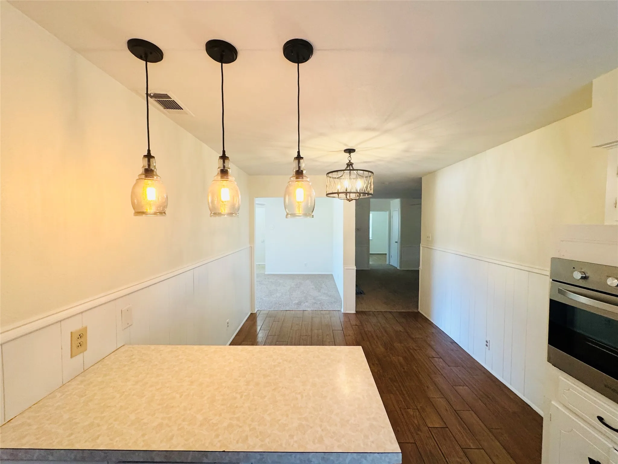 Single Family Residence For Rent in Dallas County , 1518 Carroll Drive, Garland, Texas 75041, 3 Bedroom, 2 Bathroom, 2 Garage spaces, 1,859 Sqft, built in 1968, mls#21378797, Real Estate Agent in Garland, Homes For Rent in Dallas county, Homes For Rent in Garland, Realtor in Garland Texas, Real Estate Brokerage Independent Realty Texas, Luminita Cordes Realtor