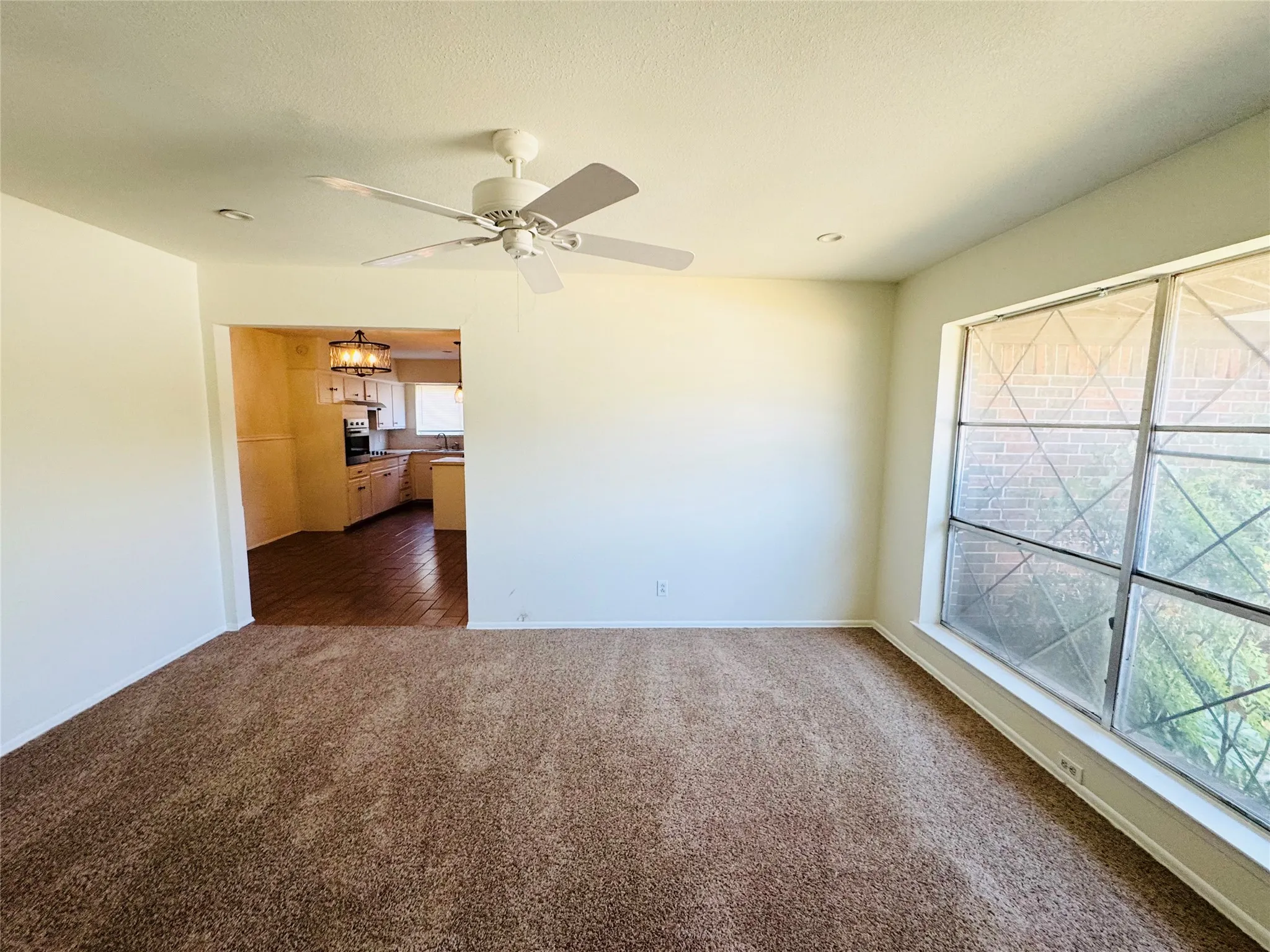Single Family Residence For Rent in Dallas County , 1518 Carroll Drive, Garland, Texas 75041, 3 Bedroom, 2 Bathroom, 2 Garage spaces, 1,859 Sqft, built in 1968, mls#21378797, Real Estate Agent in Garland, Homes For Rent in Dallas county, Homes For Rent in Garland, Realtor in Garland Texas, Real Estate Brokerage Independent Realty Texas, Luminita Cordes Realtor