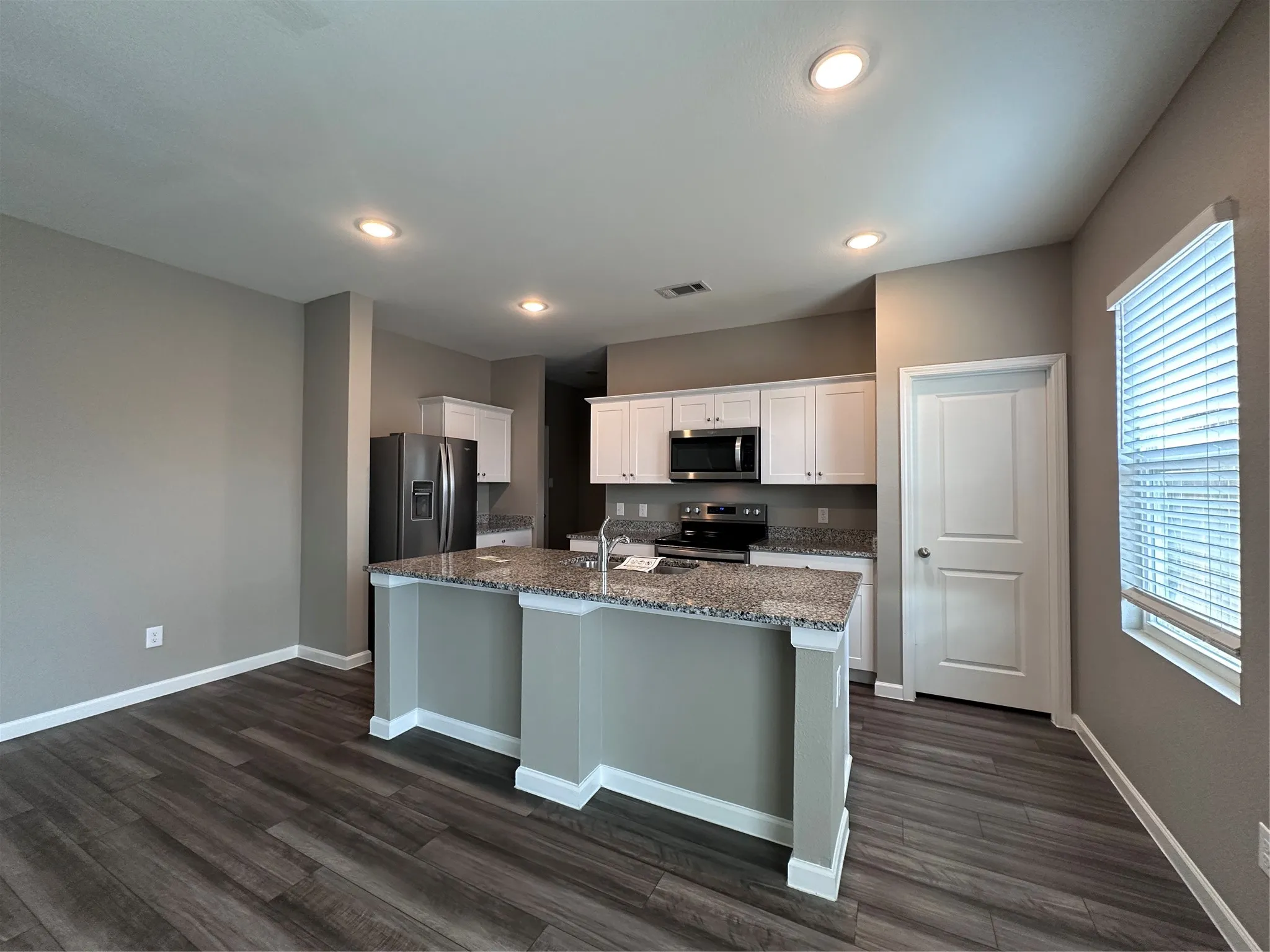 Single Family Residence For Sale in Tarrant County , 13400 Hiskey Drive, Fort Worth, Texas 76052, 4 Bedroom, 3 Bathroom, 2 Garage spaces, 2,116 Sqft, built in 2022, mls#21378938, Real Estate Agent in Fort Worth, Homes For Sale in Tarrant county, Homes For Sale in Fort Worth, Realtor in Fort Worth Texas, Real Estate Brokerage Independent Realty Texas, Luminita Cordes Realtor