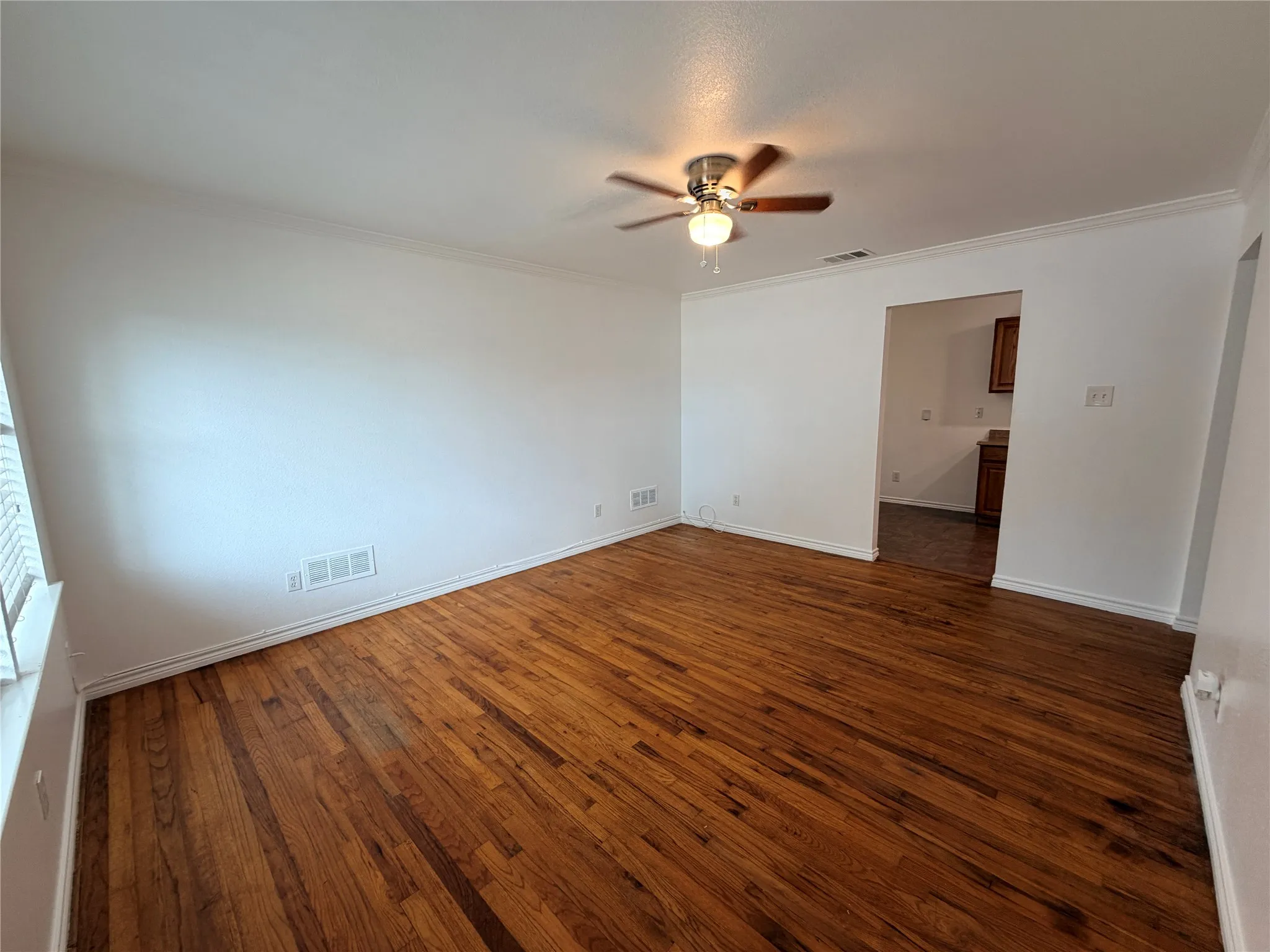 Single Family Residence For Rent in Tarrant County , 1013 W Tucker Boulevard, Arlington, Texas 76013, 4 Bedroom, 1 Bathroom, Garage spaces, 1,178 Sqft, built in 1955, mls#21378719, Real Estate Agent in Arlington, Homes For Rent in Tarrant county, Homes For Rent in Arlington, Realtor in Arlington Texas, Real Estate Brokerage Independent Realty Texas, Luminita Cordes Realtor