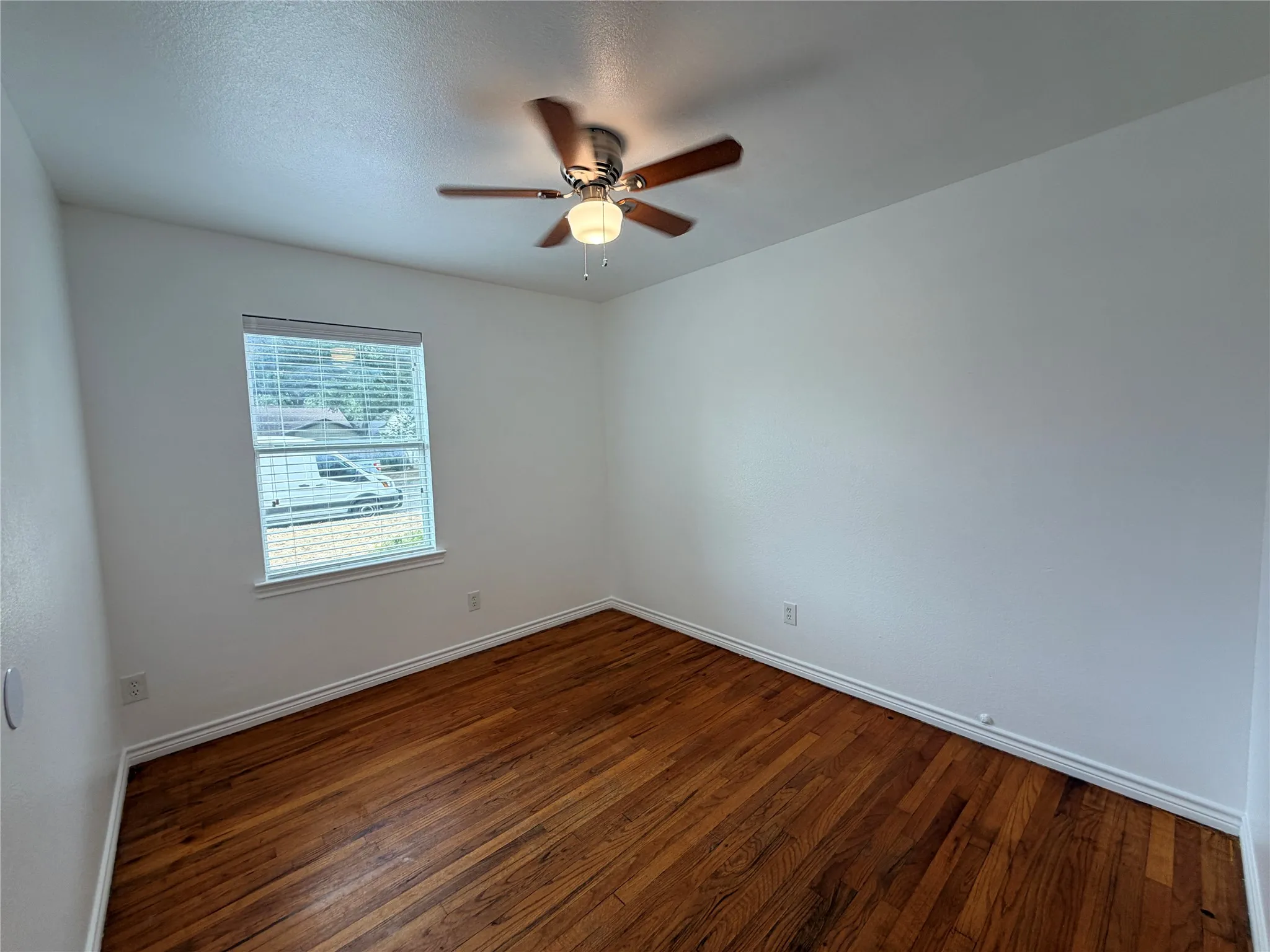 Single Family Residence For Rent in Tarrant County , 1013 W Tucker Boulevard, Arlington, Texas 76013, 4 Bedroom, 1 Bathroom, Garage spaces, 1,178 Sqft, built in 1955, mls#21378719, Real Estate Agent in Arlington, Homes For Rent in Tarrant county, Homes For Rent in Arlington, Realtor in Arlington Texas, Real Estate Brokerage Independent Realty Texas, Luminita Cordes Realtor