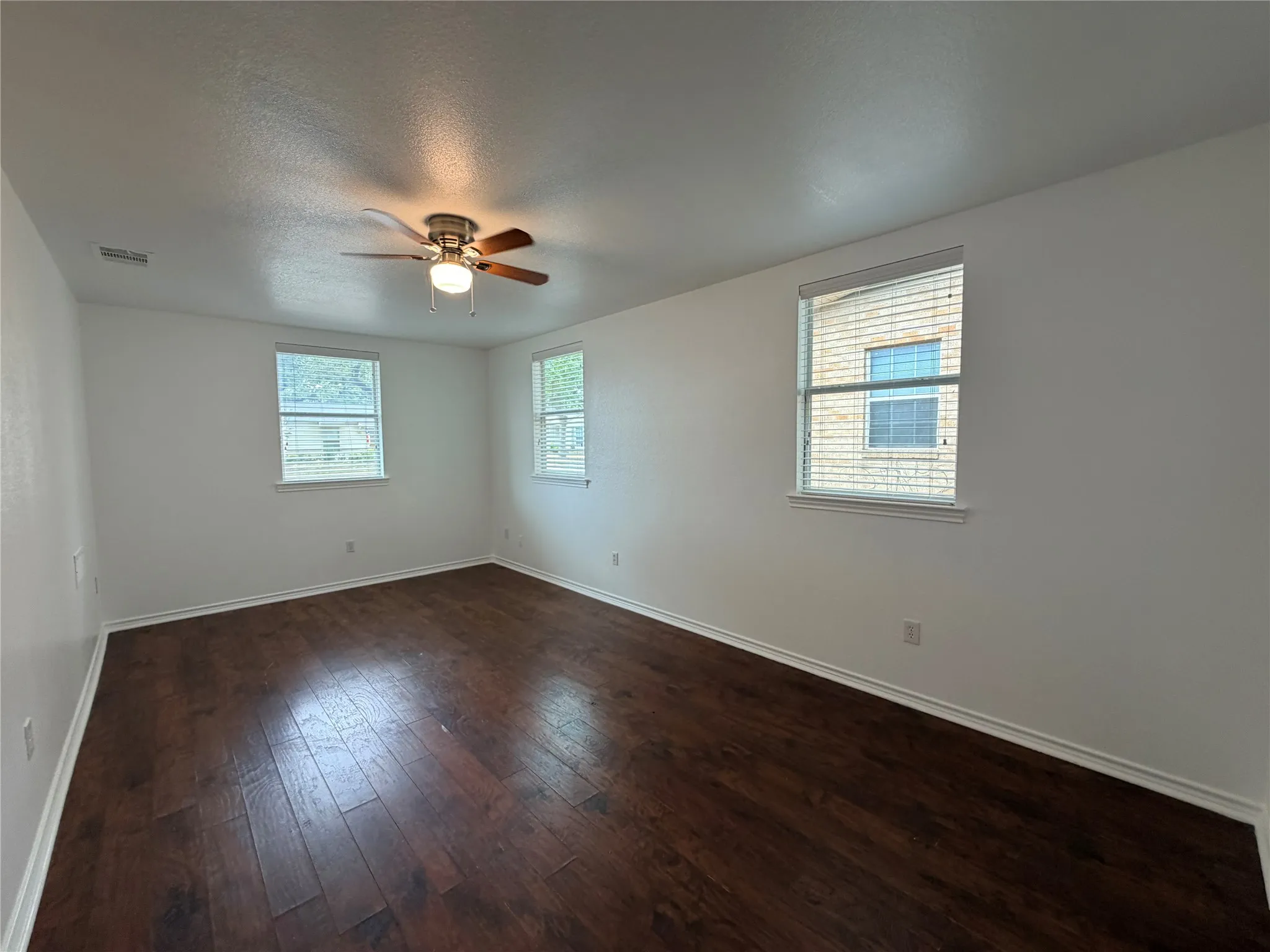 Single Family Residence For Rent in Tarrant County , 1013 W Tucker Boulevard, Arlington, Texas 76013, 4 Bedroom, 1 Bathroom, Garage spaces, 1,178 Sqft, built in 1955, mls#21378719, Real Estate Agent in Arlington, Homes For Rent in Tarrant county, Homes For Rent in Arlington, Realtor in Arlington Texas, Real Estate Brokerage Independent Realty Texas, Luminita Cordes Realtor
