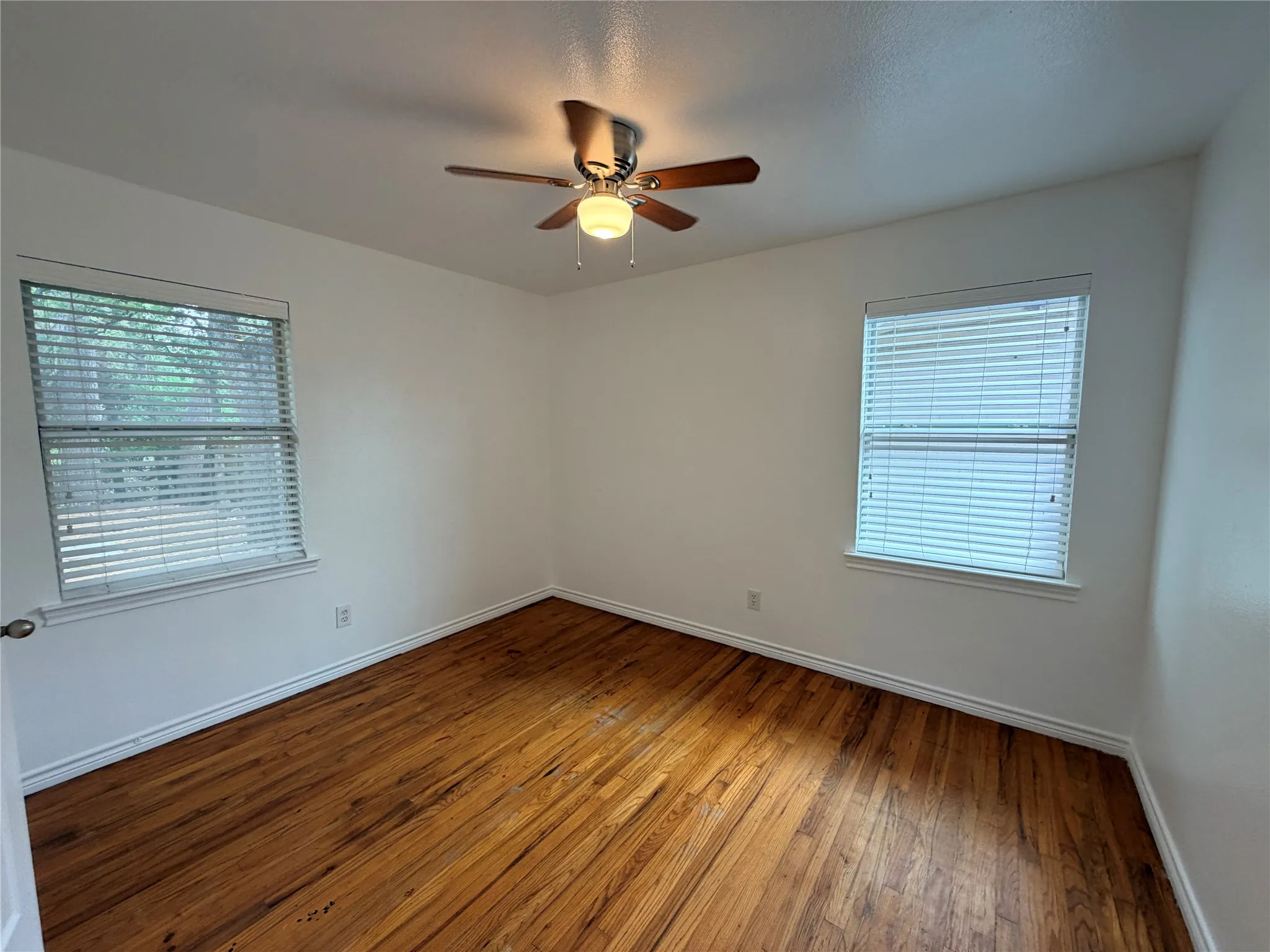 Single Family Residence For Rent in Tarrant County , 1013 W Tucker Boulevard, Arlington, Texas 76013, 4 Bedroom, 1 Bathroom, Garage spaces, 1,178 Sqft, built in 1955, mls#21378719, Real Estate Agent in Arlington, Homes For Rent in Tarrant county, Homes For Rent in Arlington, Realtor in Arlington Texas, Real Estate Brokerage Independent Realty Texas, Luminita Cordes Realtor