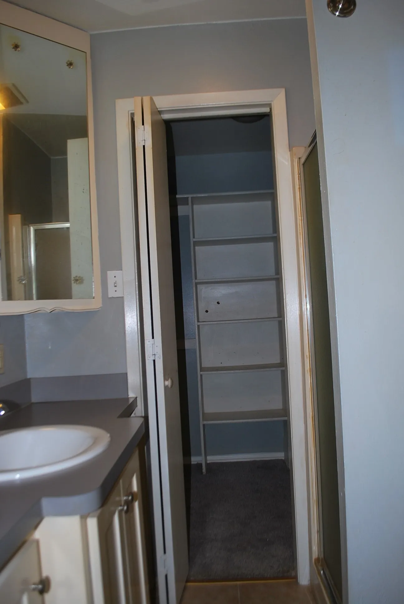 Single Family Residence For Rent in Grayson County , 2604 W Johnson Street, Denison, Texas 75020, 2 Bedroom, 2 Bathroom, Garage spaces, 1,411 Sqft, built in 1959, mls#21378975, Real Estate Agent in Denison, Homes For Rent in Grayson county, Homes For Rent in Denison, Realtor in Denison Texas, Real Estate Brokerage Independent Realty Texas, Luminita Cordes Realtor