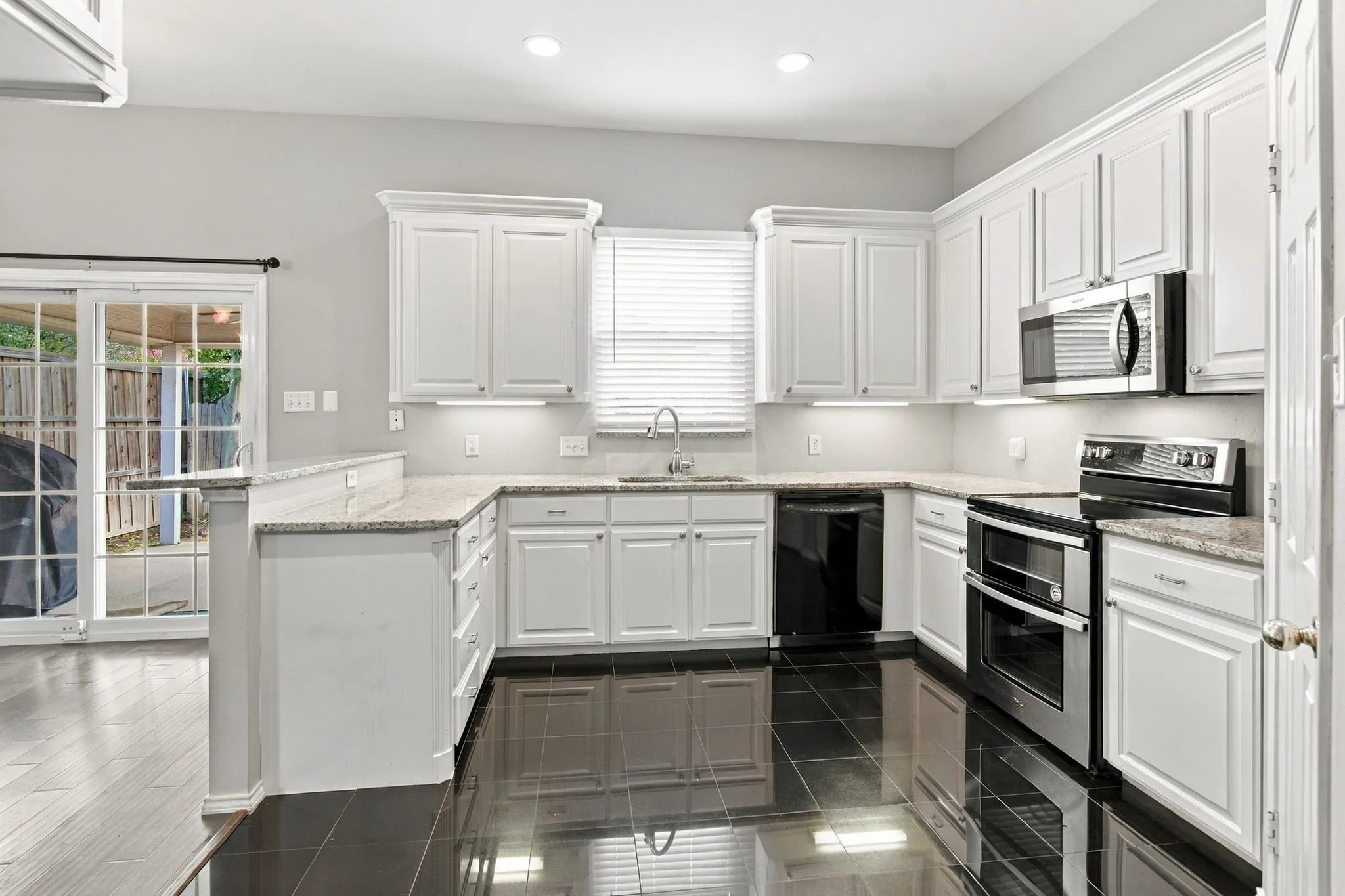 Single Family Residence For Sale in Tarrant County , 9108 Saranac Trail, Fort Worth, Texas 76118, 3 Bedroom, 2 Bathroom, 2 Garage spaces, 1,805 Sqft, built in 2000, mls#21375780, Real Estate Agent in Fort Worth, Homes For Sale in Tarrant county, Homes For Sale in Fort Worth, Realtor in Fort Worth Texas, Real Estate Brokerage Independent Realty Texas, Luminita Cordes Realtor