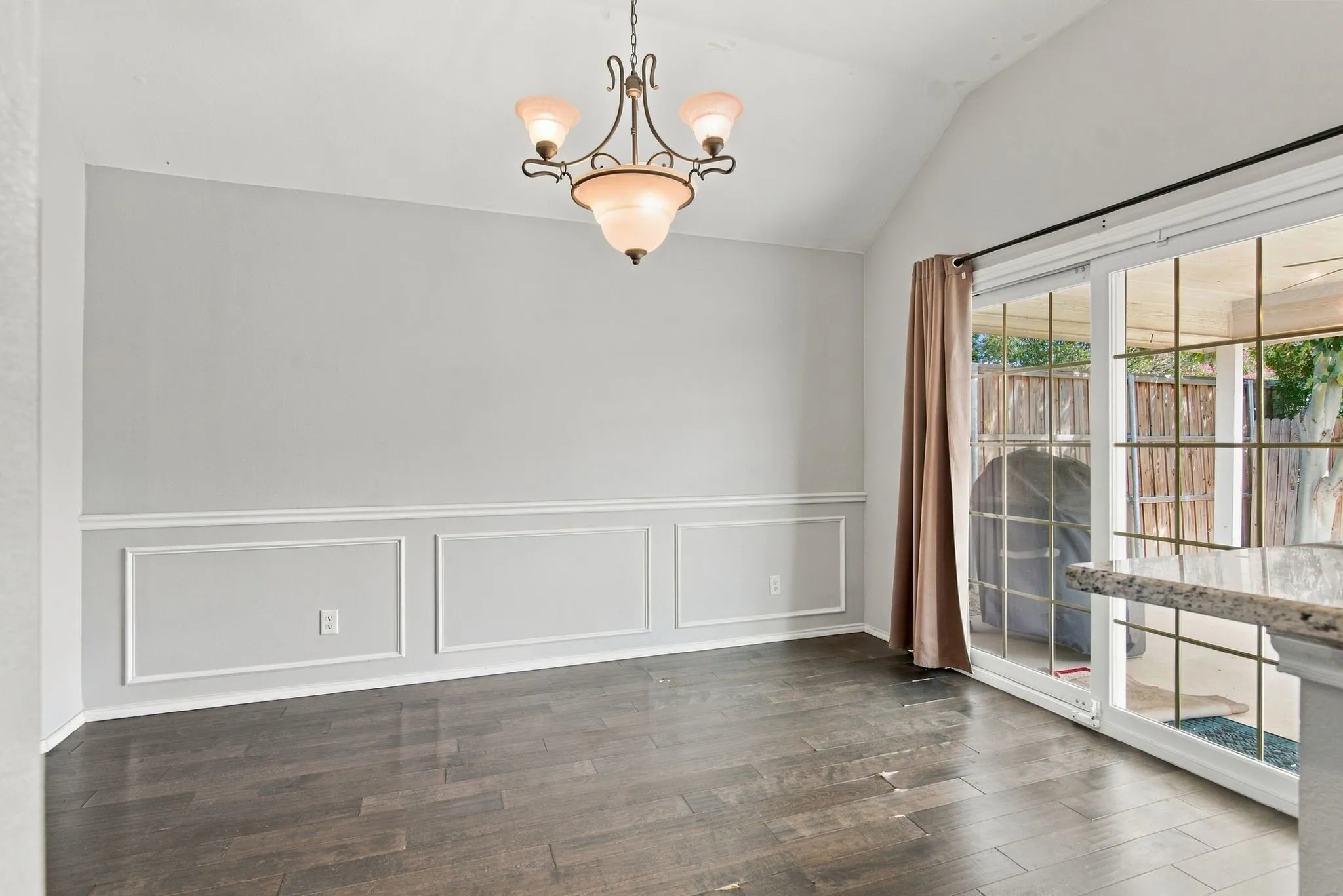 Single Family Residence For Sale in Tarrant County , 9108 Saranac Trail, Fort Worth, Texas 76118, 3 Bedroom, 2 Bathroom, 2 Garage spaces, 1,805 Sqft, built in 2000, mls#21375780, Real Estate Agent in Fort Worth, Homes For Sale in Tarrant county, Homes For Sale in Fort Worth, Realtor in Fort Worth Texas, Real Estate Brokerage Independent Realty Texas, Luminita Cordes Realtor