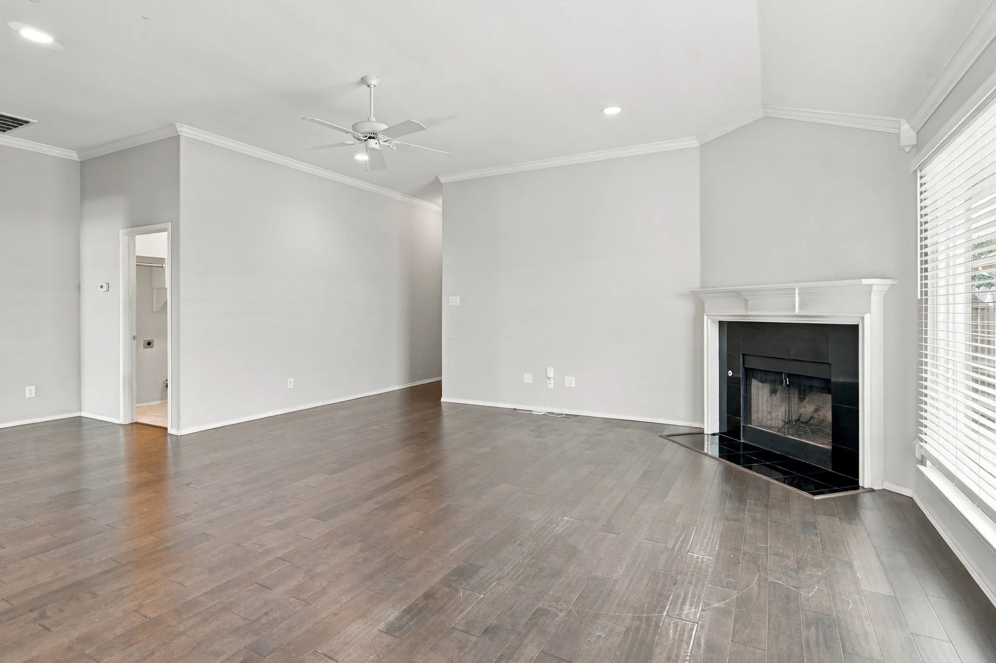 Single Family Residence For Sale in Tarrant County , 9108 Saranac Trail, Fort Worth, Texas 76118, 3 Bedroom, 2 Bathroom, 2 Garage spaces, 1,805 Sqft, built in 2000, mls#21375780, Real Estate Agent in Fort Worth, Homes For Sale in Tarrant county, Homes For Sale in Fort Worth, Realtor in Fort Worth Texas, Real Estate Brokerage Independent Realty Texas, Luminita Cordes Realtor
