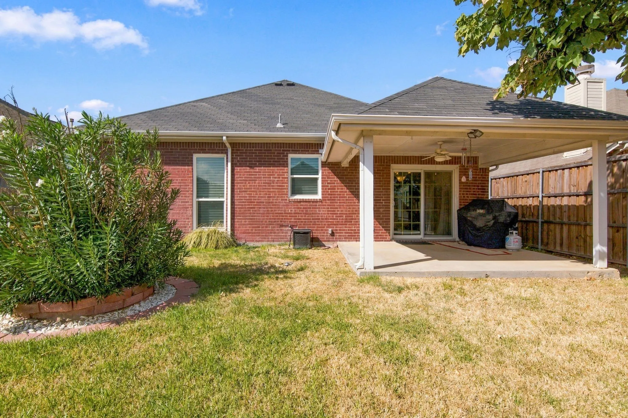 Single Family Residence For Sale in Tarrant County , 9108 Saranac Trail, Fort Worth, Texas 76118, 3 Bedroom, 2 Bathroom, 2 Garage spaces, 1,805 Sqft, built in 2000, mls#21375780, Real Estate Agent in Fort Worth, Homes For Sale in Tarrant county, Homes For Sale in Fort Worth, Realtor in Fort Worth Texas, Real Estate Brokerage Independent Realty Texas, Luminita Cordes Realtor