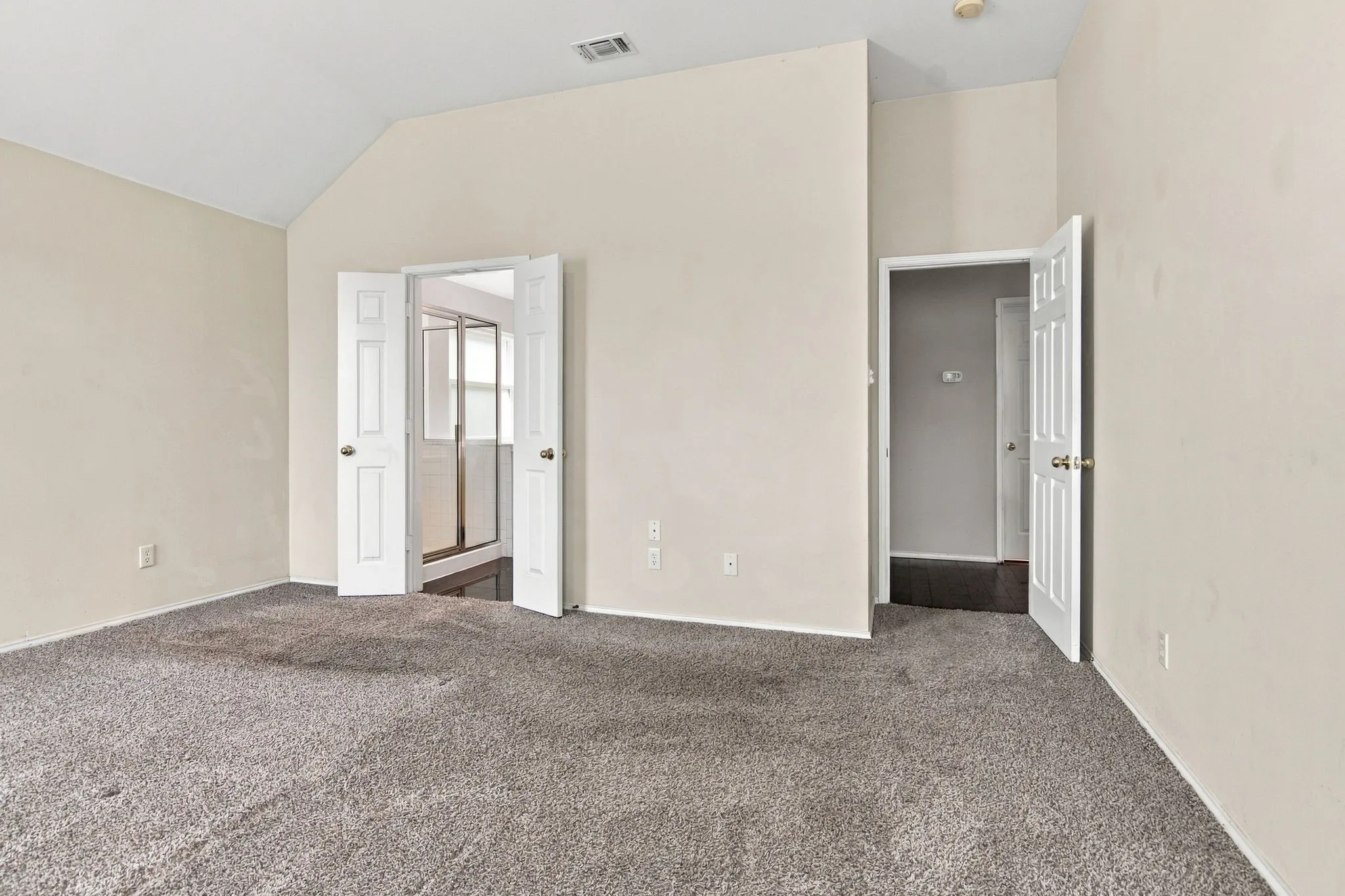 Single Family Residence For Sale in Tarrant County , 9108 Saranac Trail, Fort Worth, Texas 76118, 3 Bedroom, 2 Bathroom, 2 Garage spaces, 1,805 Sqft, built in 2000, mls#21375780, Real Estate Agent in Fort Worth, Homes For Sale in Tarrant county, Homes For Sale in Fort Worth, Realtor in Fort Worth Texas, Real Estate Brokerage Independent Realty Texas, Luminita Cordes Realtor