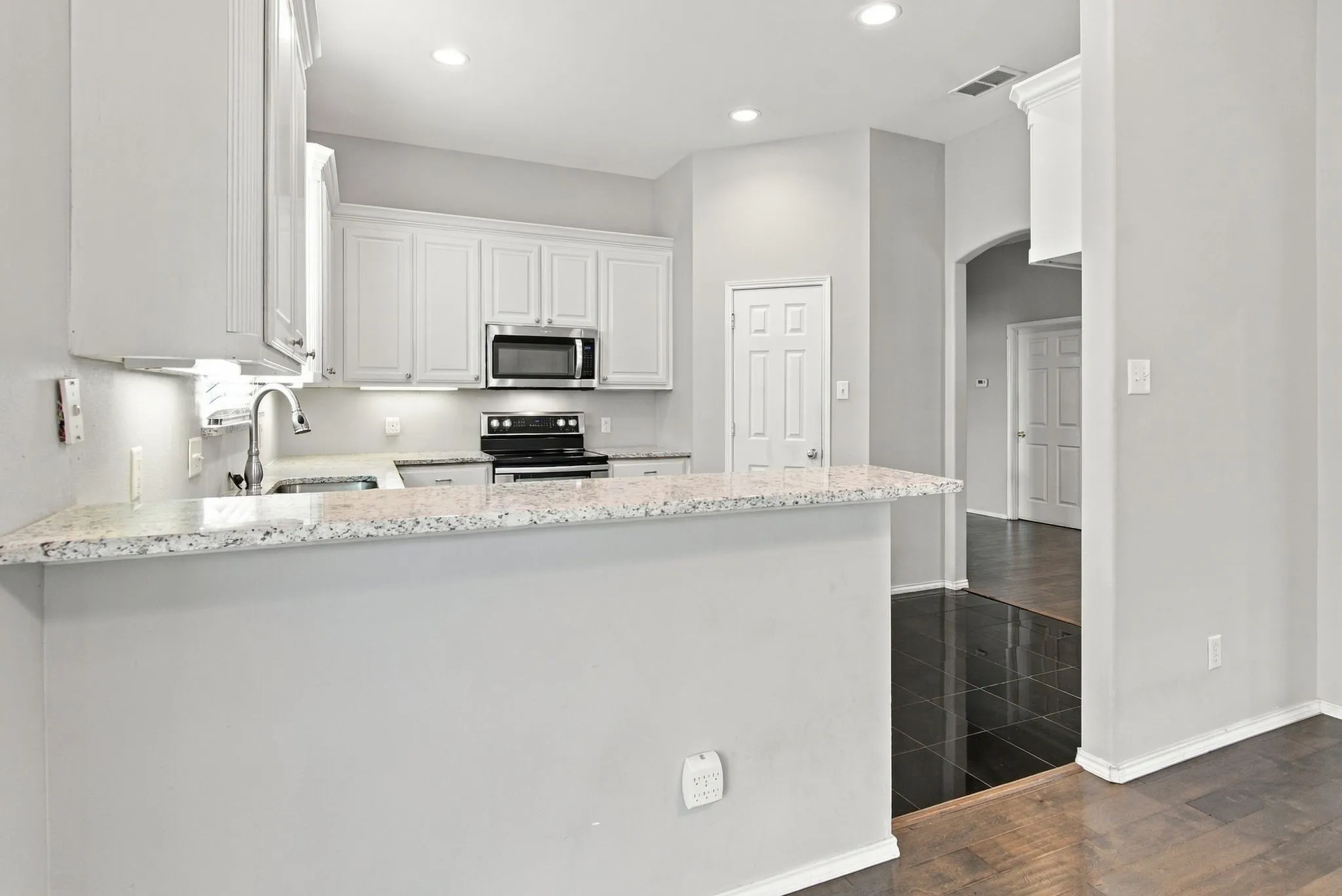Single Family Residence For Sale in Tarrant County , 9108 Saranac Trail, Fort Worth, Texas 76118, 3 Bedroom, 2 Bathroom, 2 Garage spaces, 1,805 Sqft, built in 2000, mls#21375780, Real Estate Agent in Fort Worth, Homes For Sale in Tarrant county, Homes For Sale in Fort Worth, Realtor in Fort Worth Texas, Real Estate Brokerage Independent Realty Texas, Luminita Cordes Realtor