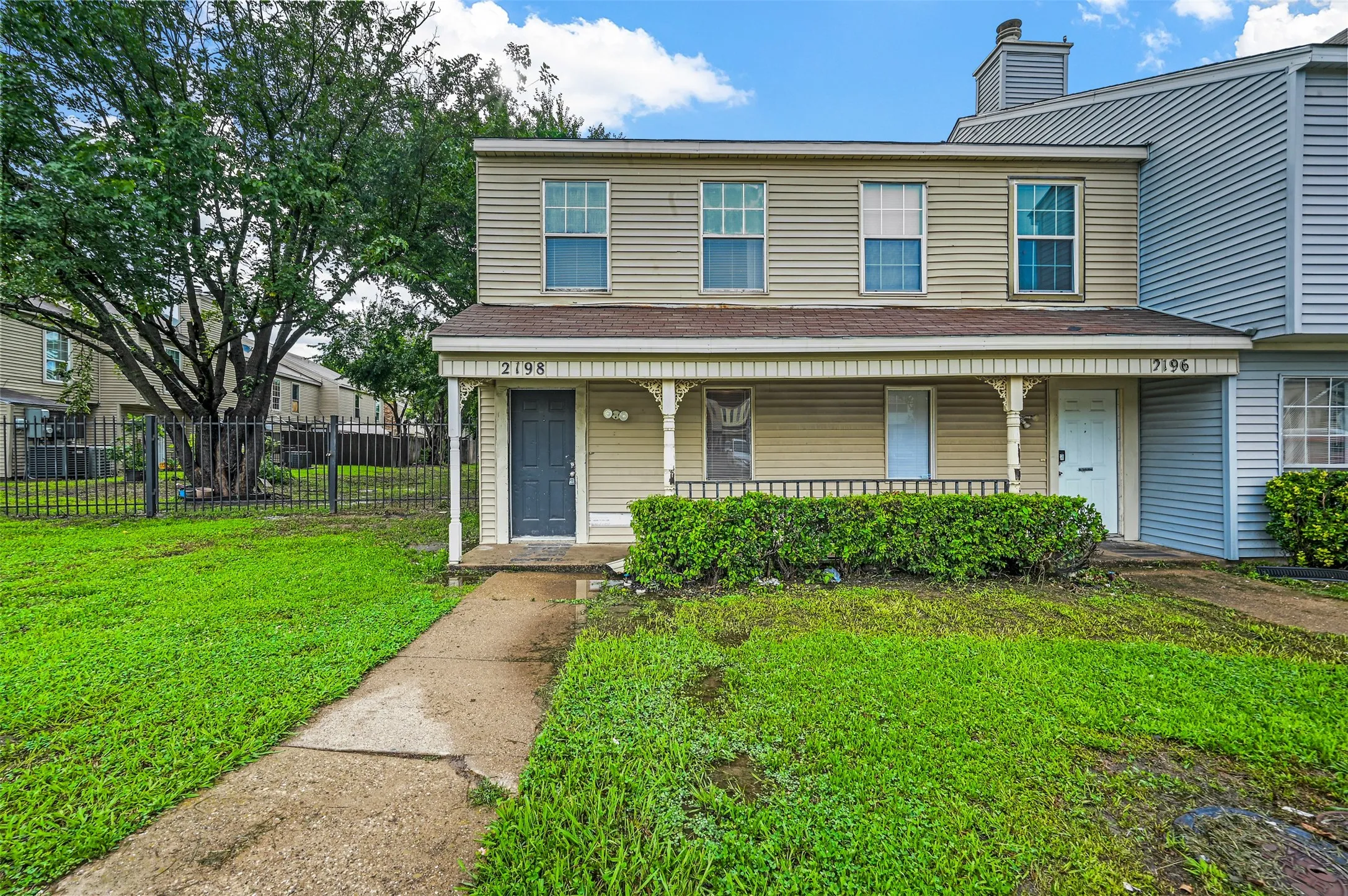 Townhouse For Rent in Dallas County , 2198 Aspen Drive, Dallas, Texas 75227, 2 Bedroom, 2 Bathroom, Garage spaces, 1,110 Sqft, built in 1983, mls#21378948, Real Estate Agent in Dallas, Homes For Rent in Dallas county, Homes For Rent in Dallas, Realtor in Dallas Texas, Real Estate Brokerage Independent Realty Texas, Luminita Cordes Realtor
