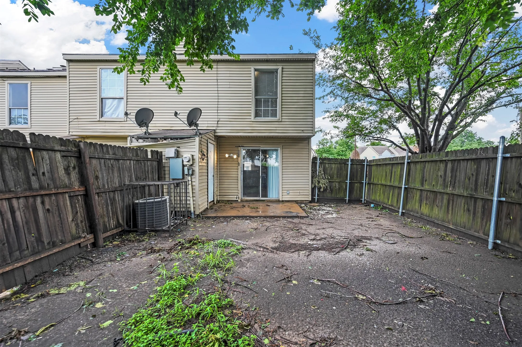 Townhouse For Rent in Dallas County , 2198 Aspen Drive, Dallas, Texas 75227, 2 Bedroom, 2 Bathroom, Garage spaces, 1,110 Sqft, built in 1983, mls#21378948, Real Estate Agent in Dallas, Homes For Rent in Dallas county, Homes For Rent in Dallas, Realtor in Dallas Texas, Real Estate Brokerage Independent Realty Texas, Luminita Cordes Realtor