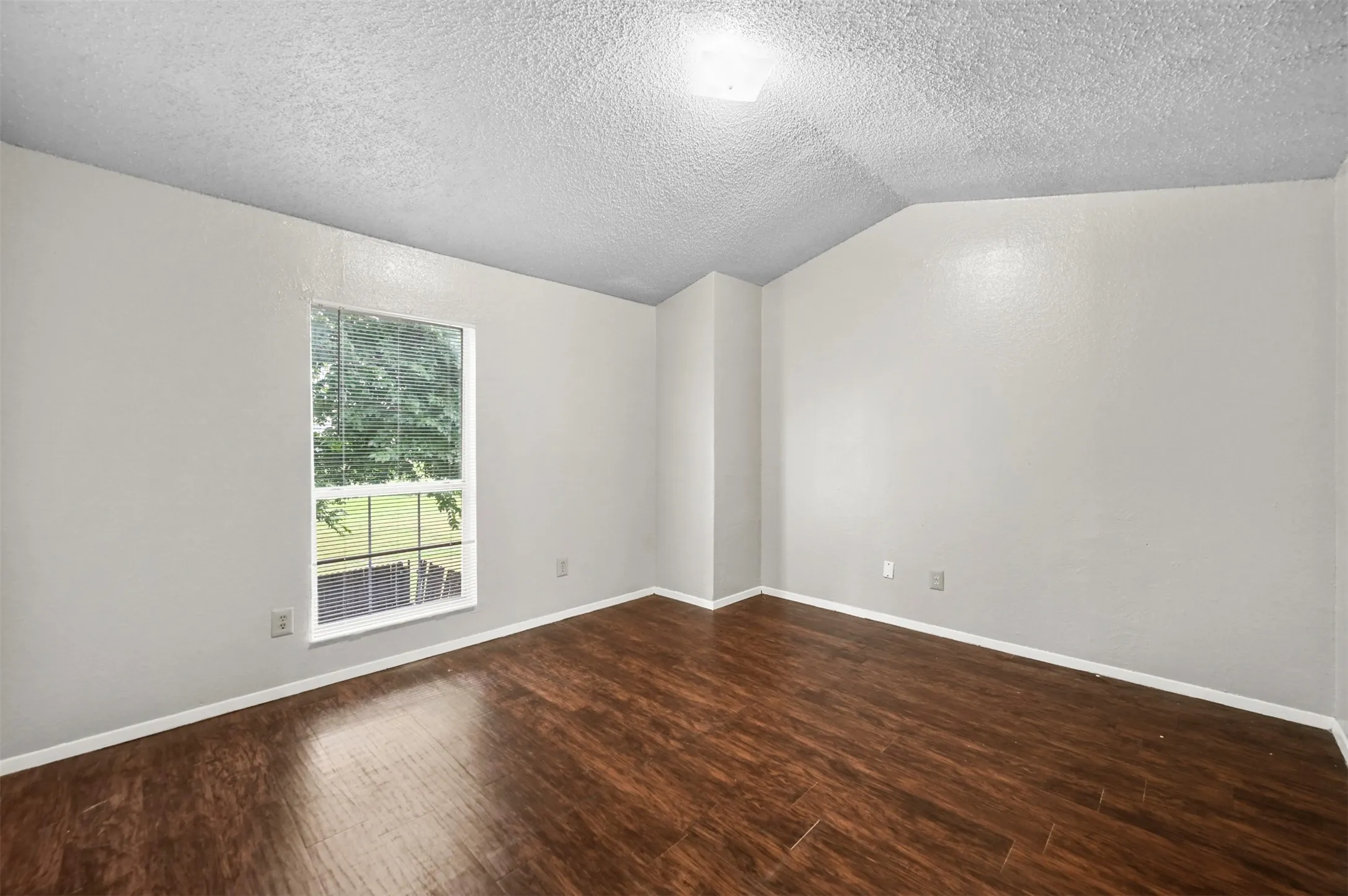 Townhouse For Rent in Dallas County , 2198 Aspen Drive, Dallas, Texas 75227, 2 Bedroom, 2 Bathroom, Garage spaces, 1,110 Sqft, built in 1983, mls#21378948, Real Estate Agent in Dallas, Homes For Rent in Dallas county, Homes For Rent in Dallas, Realtor in Dallas Texas, Real Estate Brokerage Independent Realty Texas, Luminita Cordes Realtor