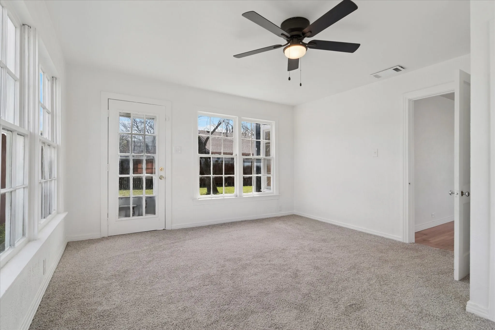 Single Family Residence For Rent in Collin County , 602 W Pecan Street, Celina, Texas 75009, 3 Bedroom, 1 Bathroom, 1 Garage spaces, 1,284 Sqft, built in 1950, mls#21378985, Real Estate Agent in Celina, Homes For Rent in Collin county, Homes For Rent in Celina, Realtor in Celina Texas, Real Estate Brokerage Independent Realty Texas, Luminita Cordes Realtor