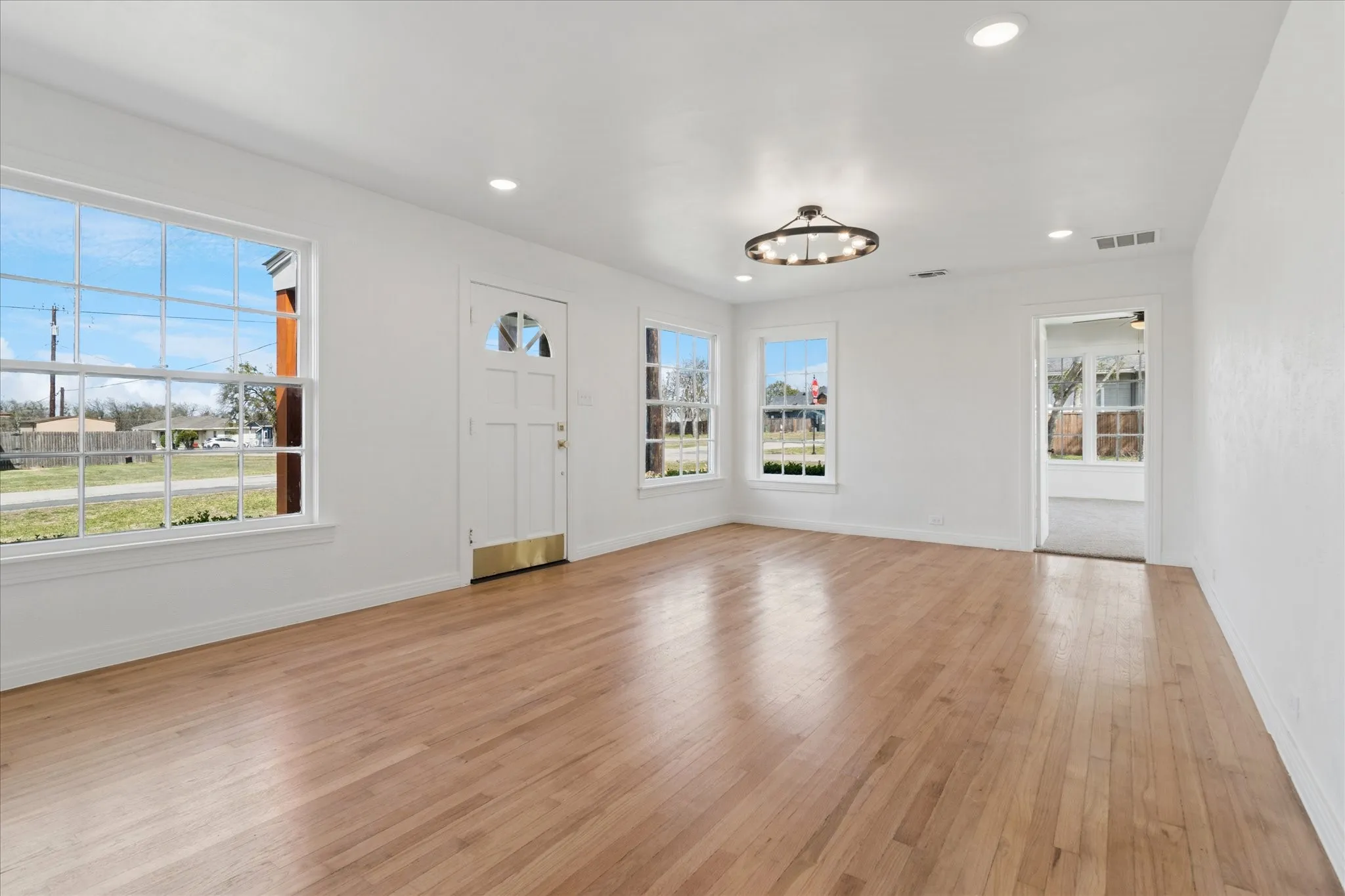 Single Family Residence For Rent in Collin County , 602 W Pecan Street, Celina, Texas 75009, 3 Bedroom, 1 Bathroom, 1 Garage spaces, 1,284 Sqft, built in 1950, mls#21378985, Real Estate Agent in Celina, Homes For Rent in Collin county, Homes For Rent in Celina, Realtor in Celina Texas, Real Estate Brokerage Independent Realty Texas, Luminita Cordes Realtor